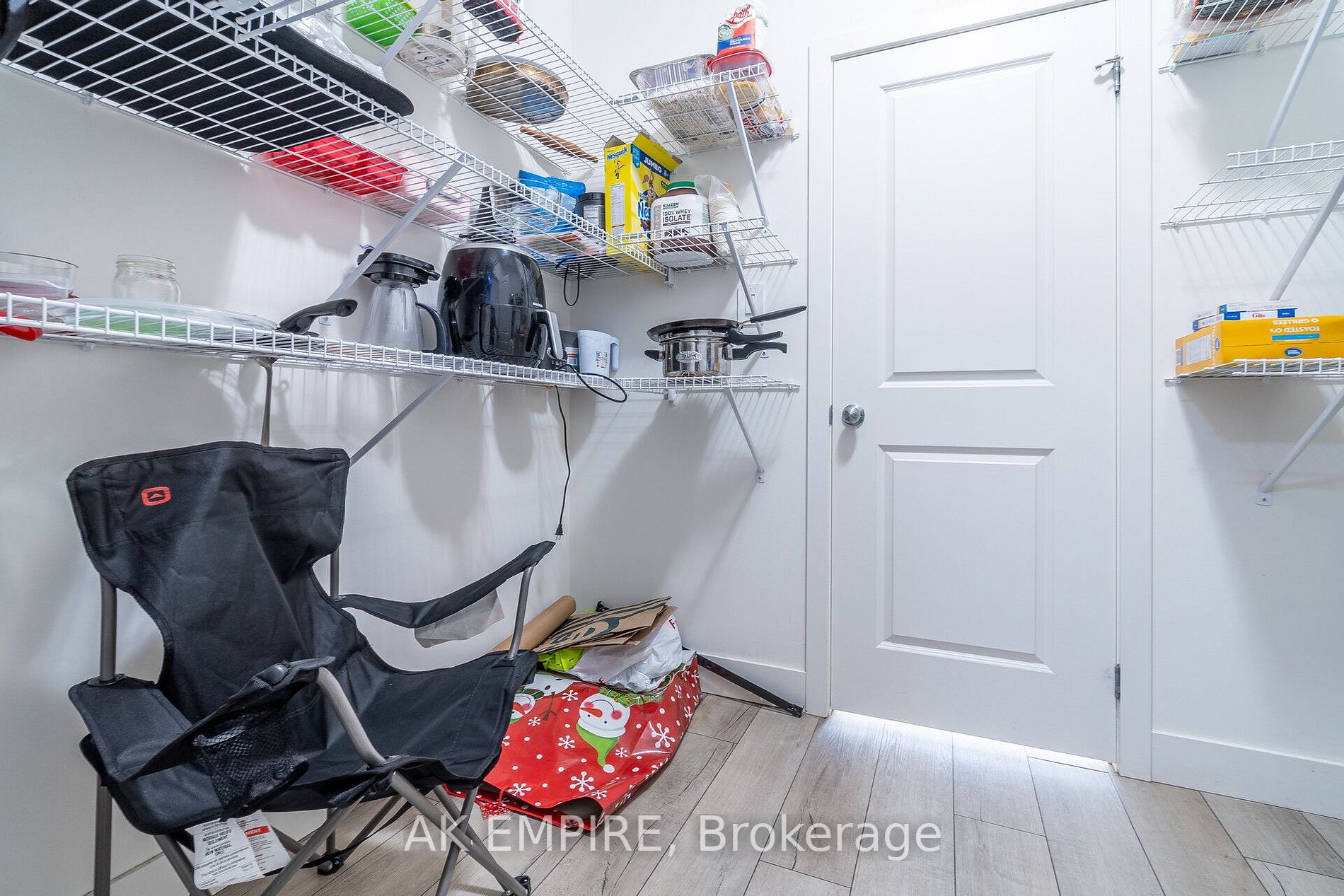 1604 Capri Cres