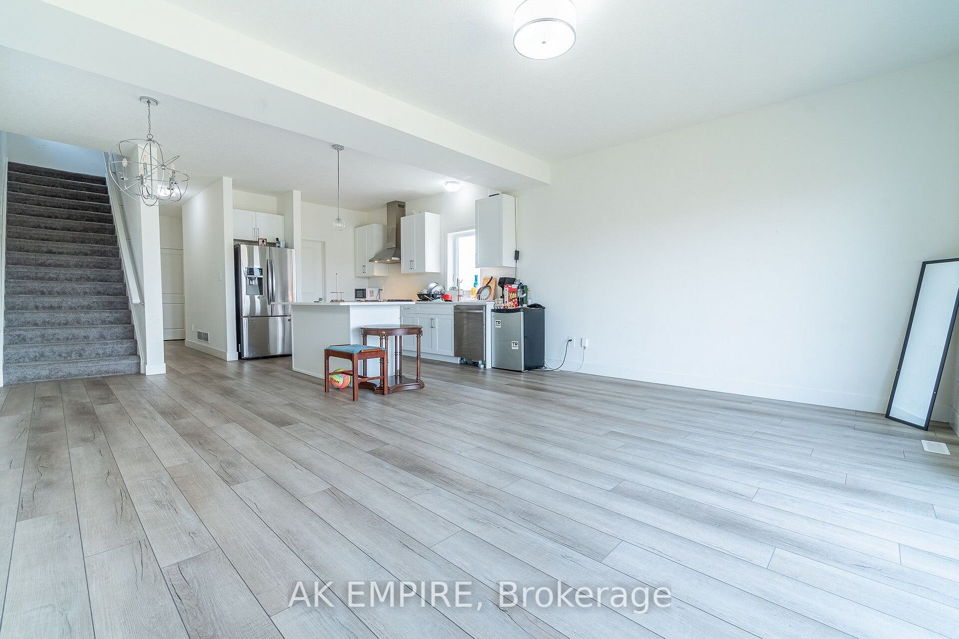 1604 Capri Cres