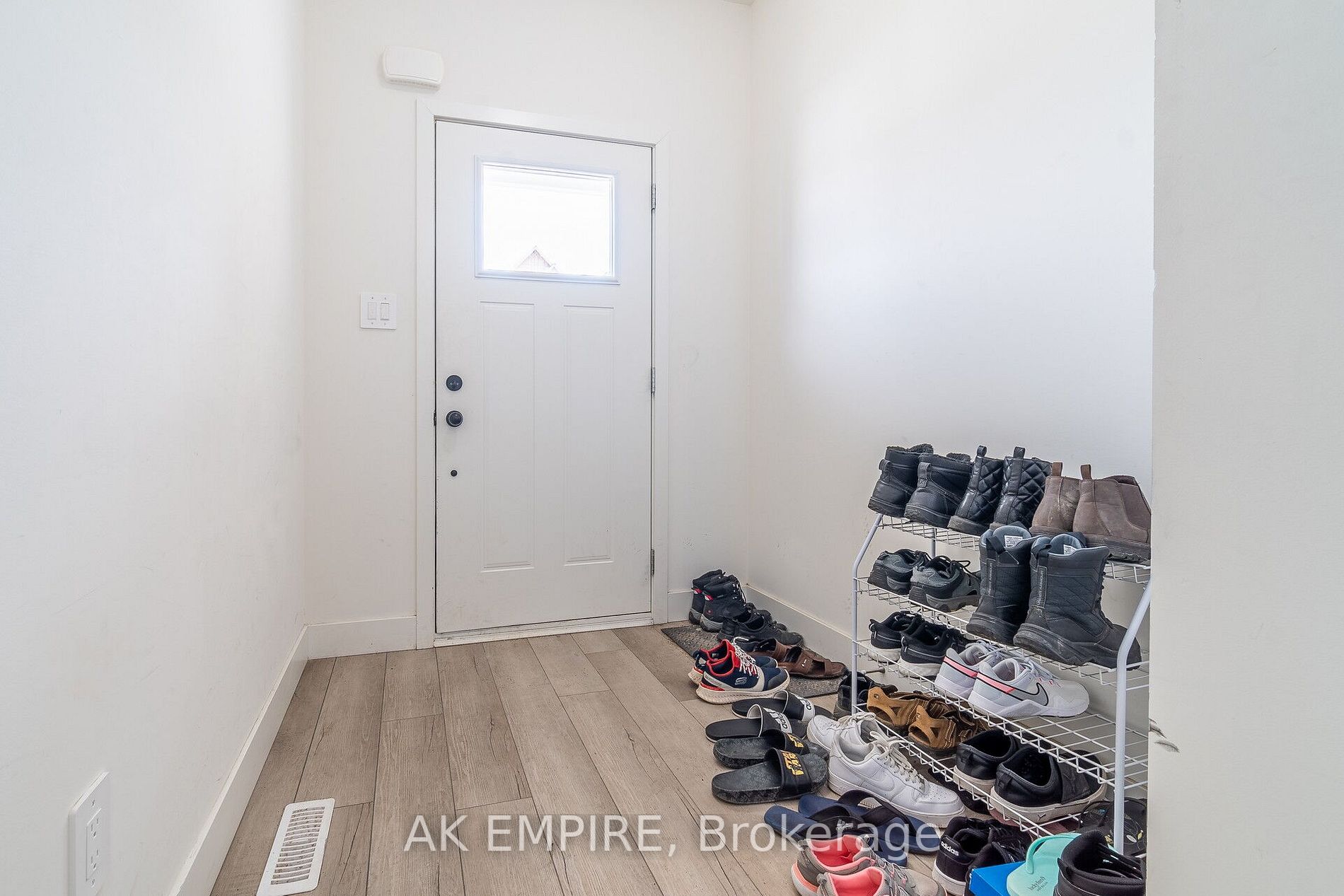 1604 Capri Cres