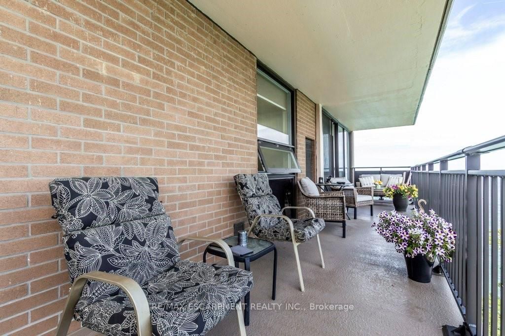 500 Green Road, #705