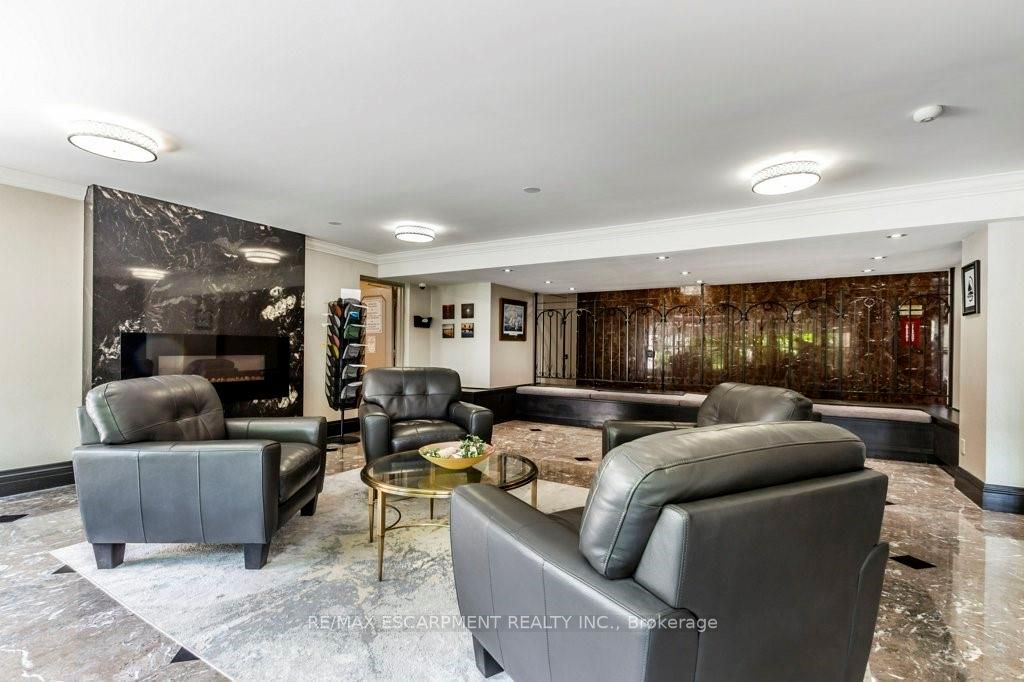 500 Green Road, #705