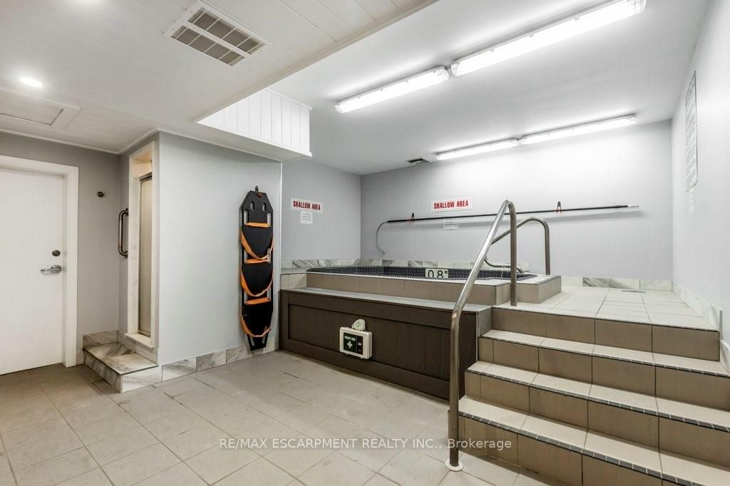500 Green Road, #705