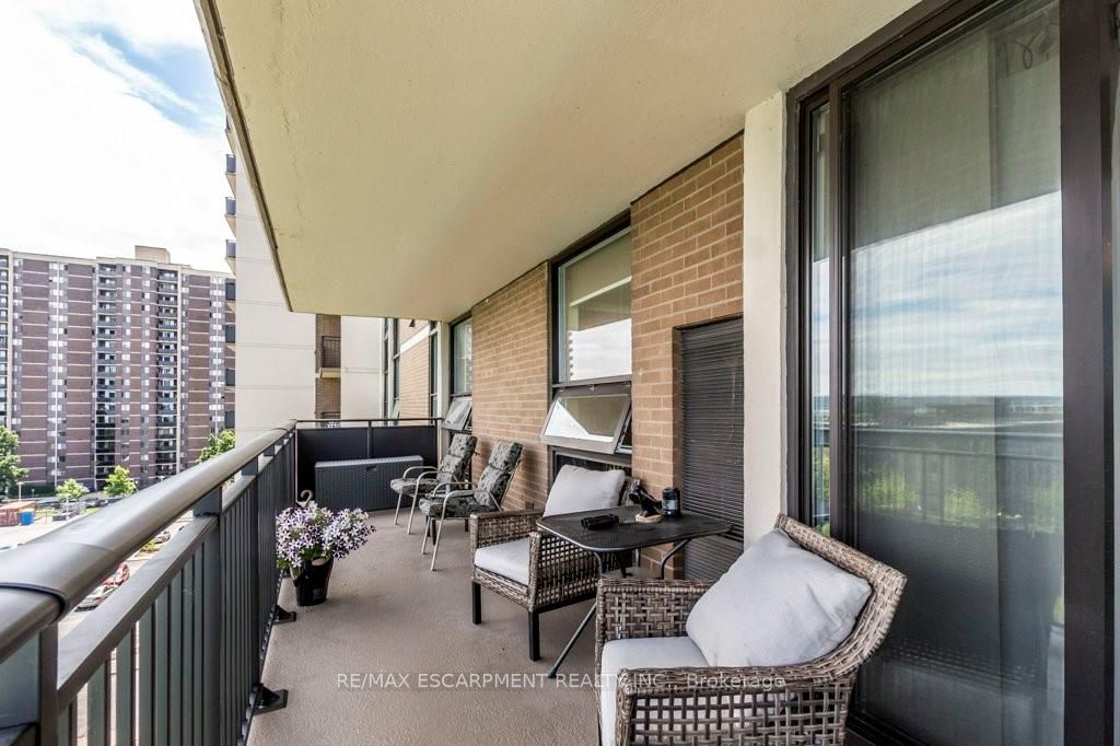500 Green Road, #705