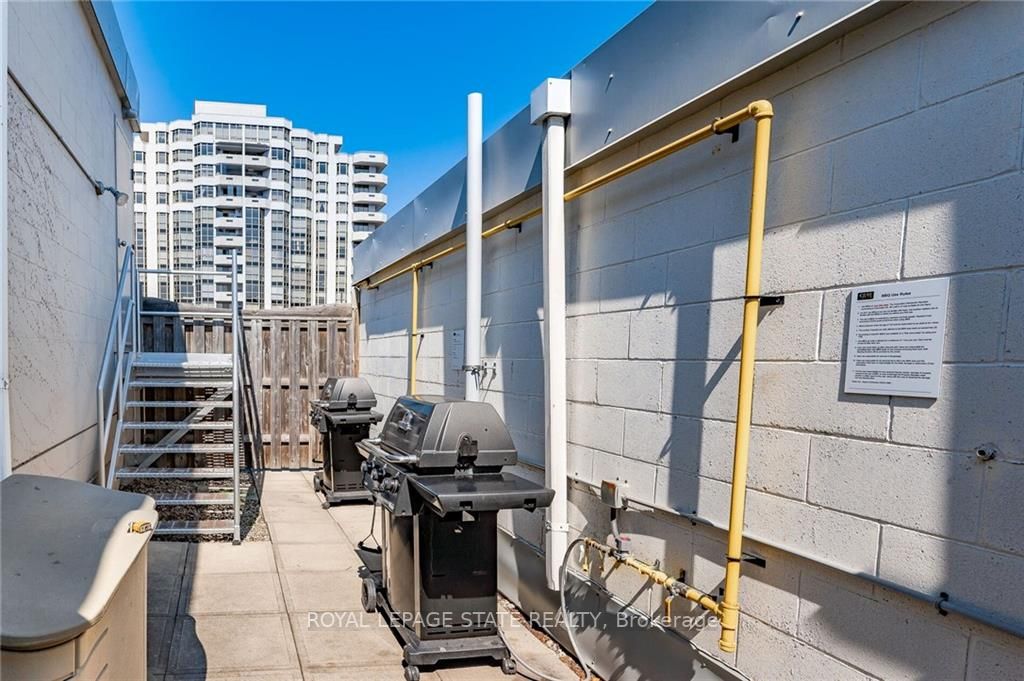 66 Bay St S, #401