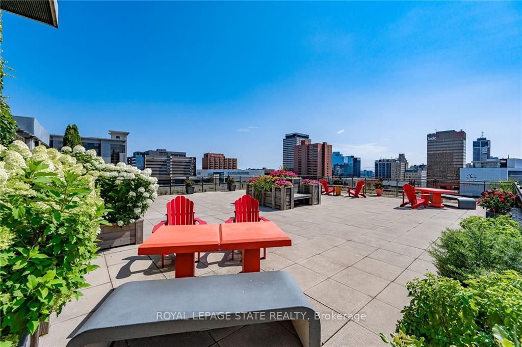 66 Bay St S, #401