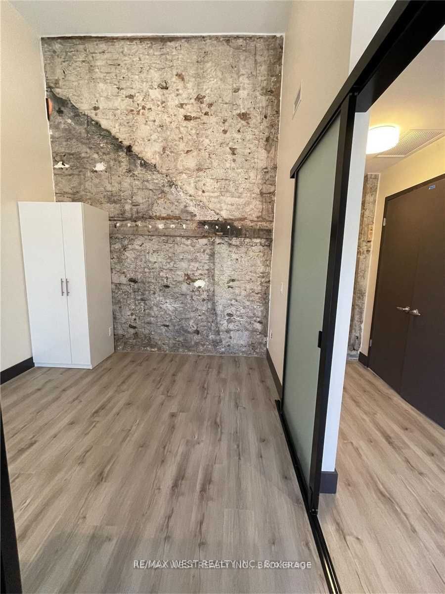 121 King St E, #104
