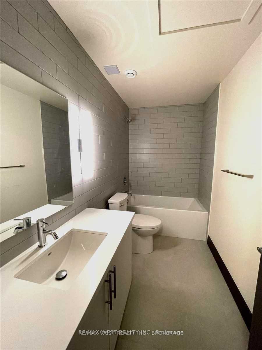 121 King St E, #104