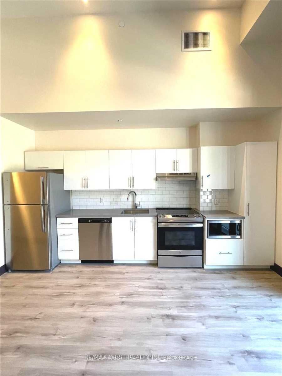 121 King St E, #104
