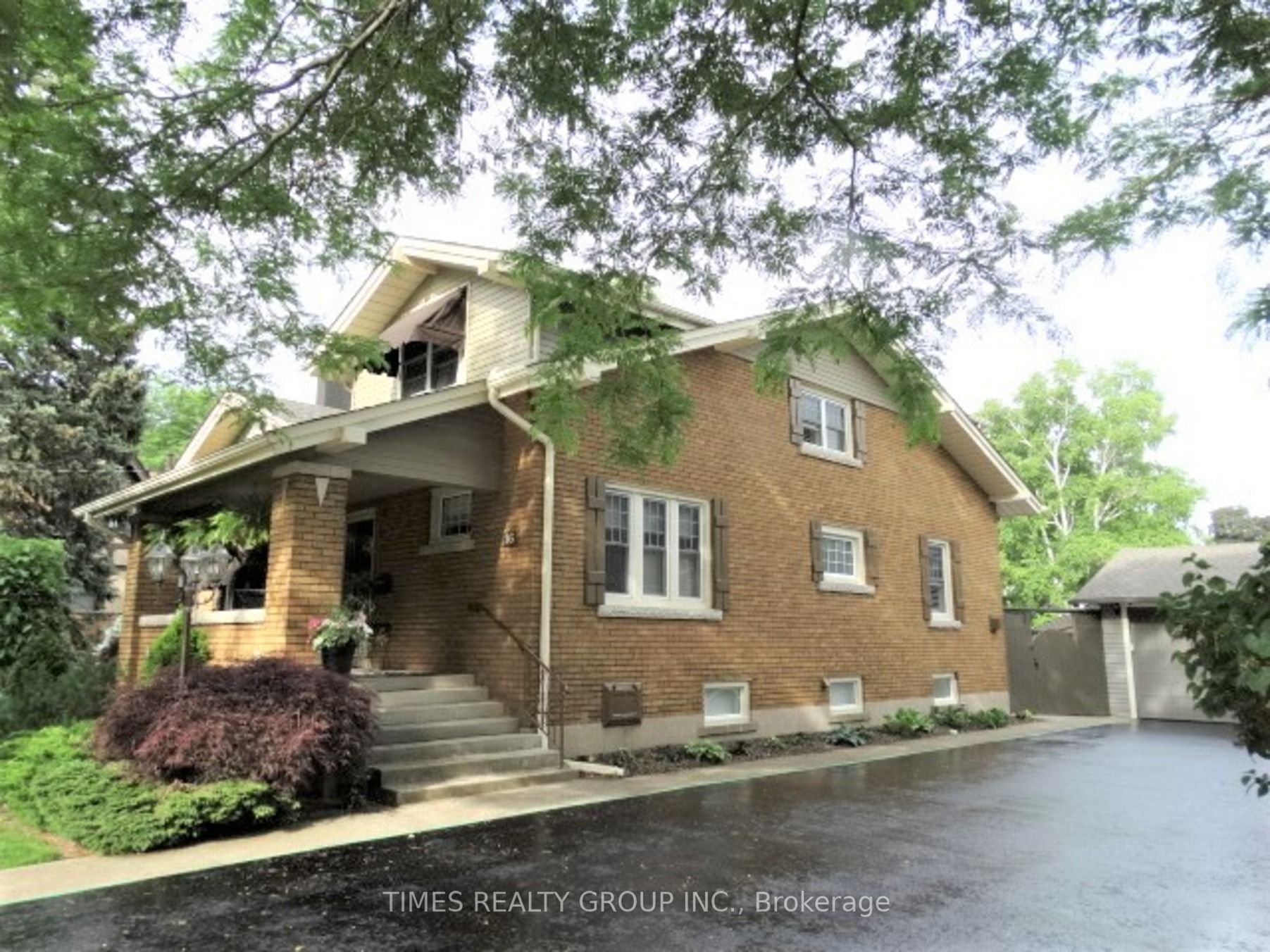16 Nelles Blvd