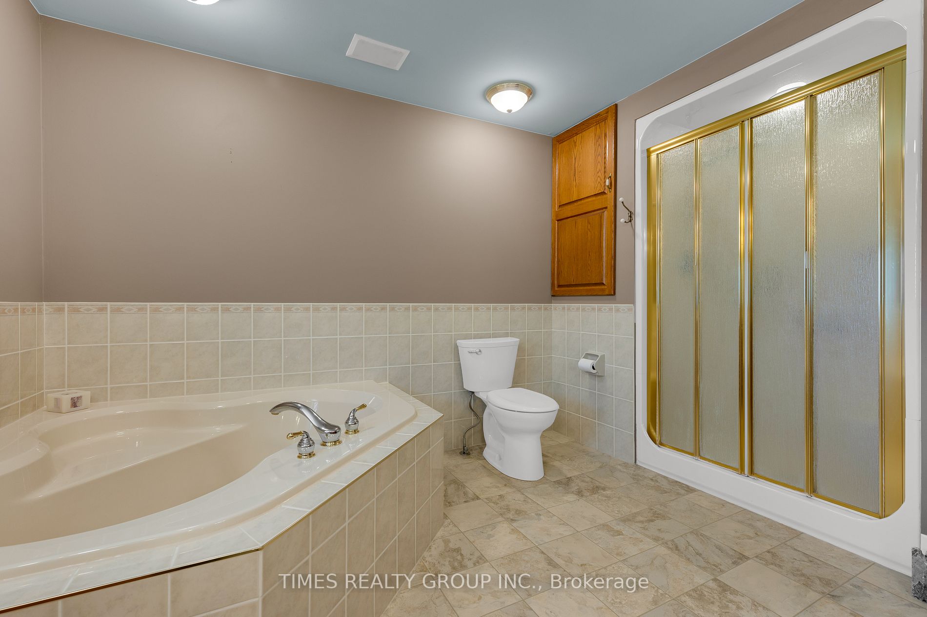 16 Nelles Blvd