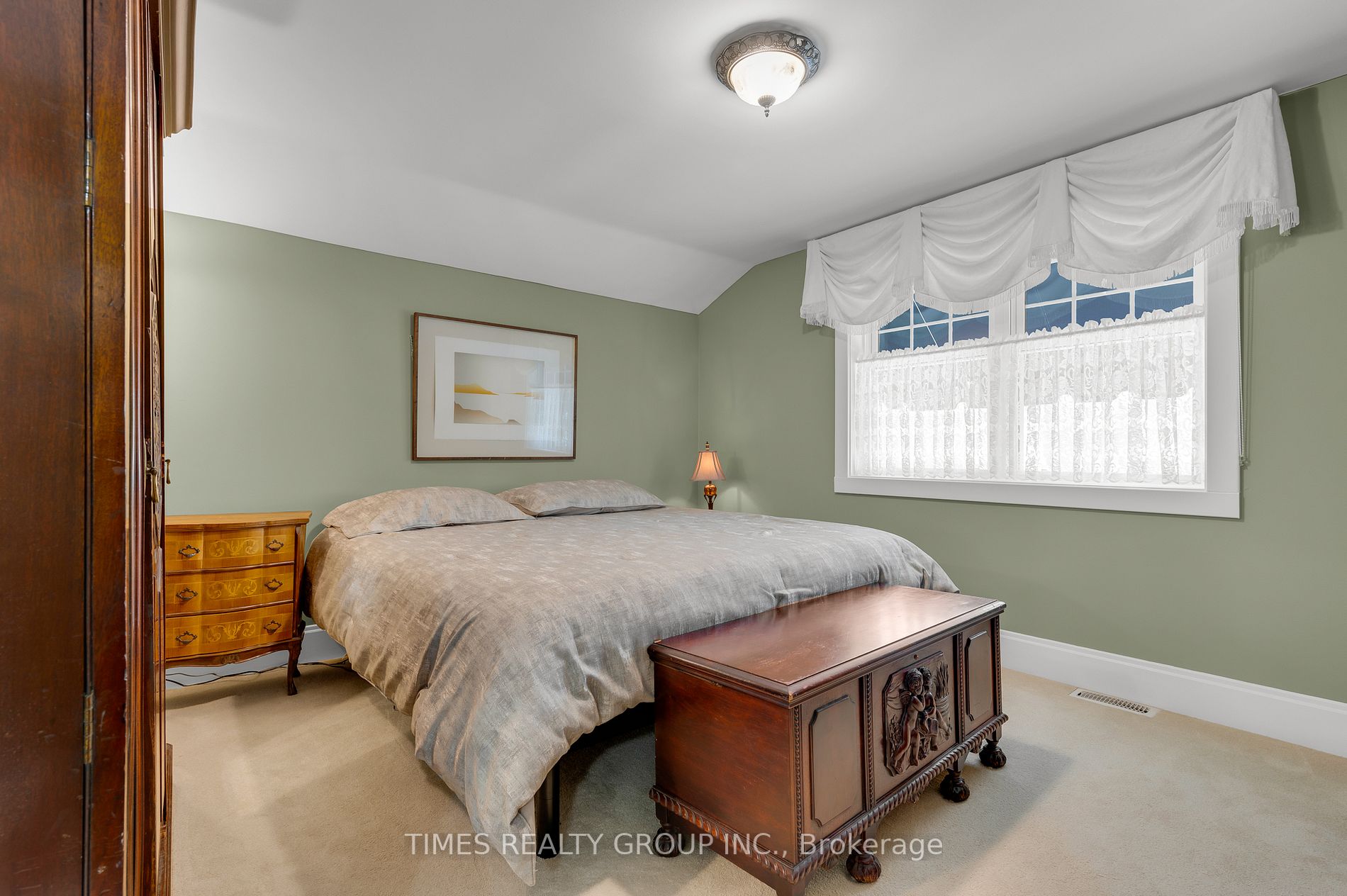 16 Nelles Blvd