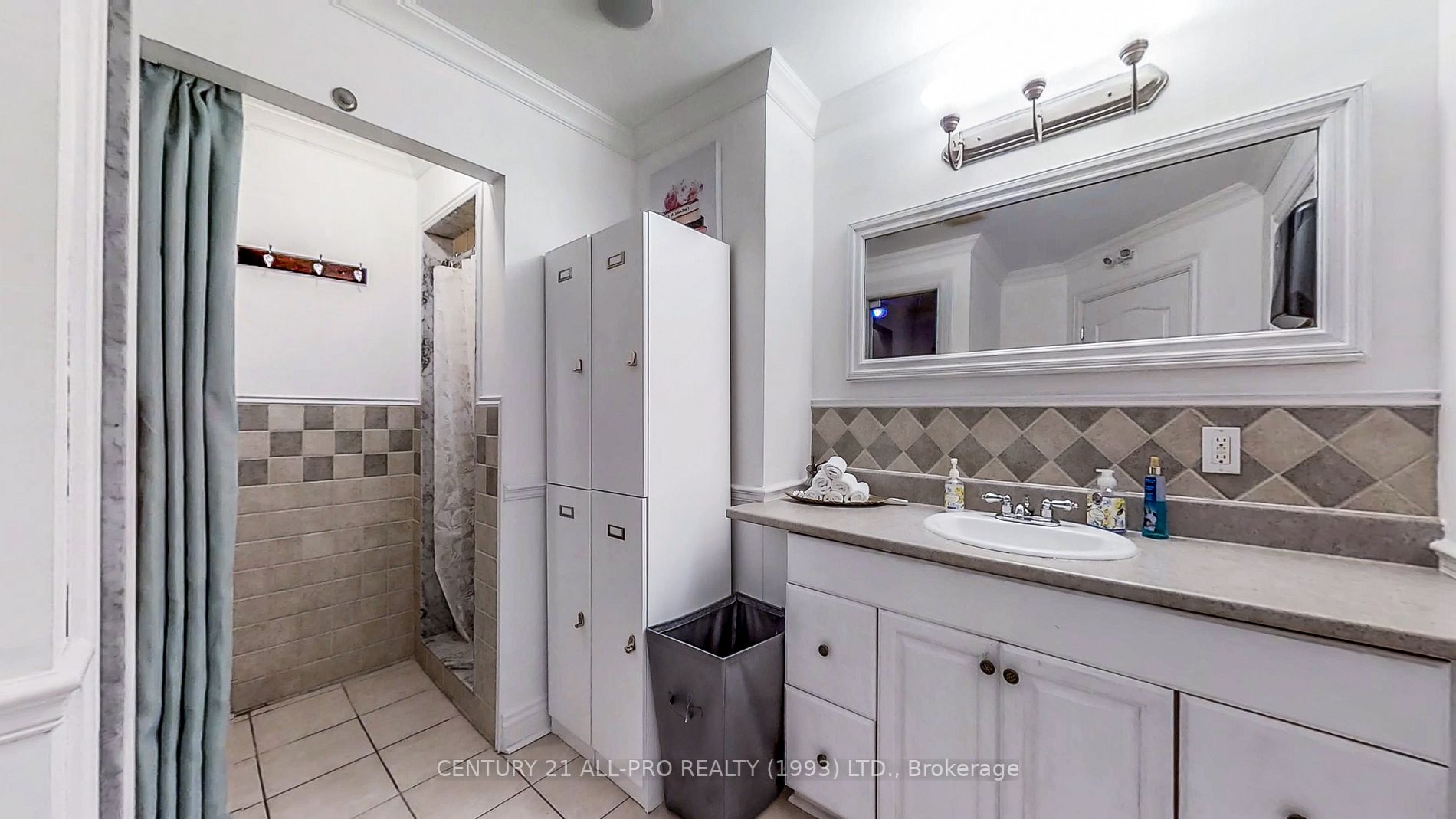 79 King St W, #8 & 8B