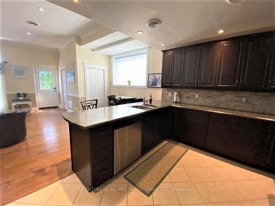79 King St W, #8 & 8B