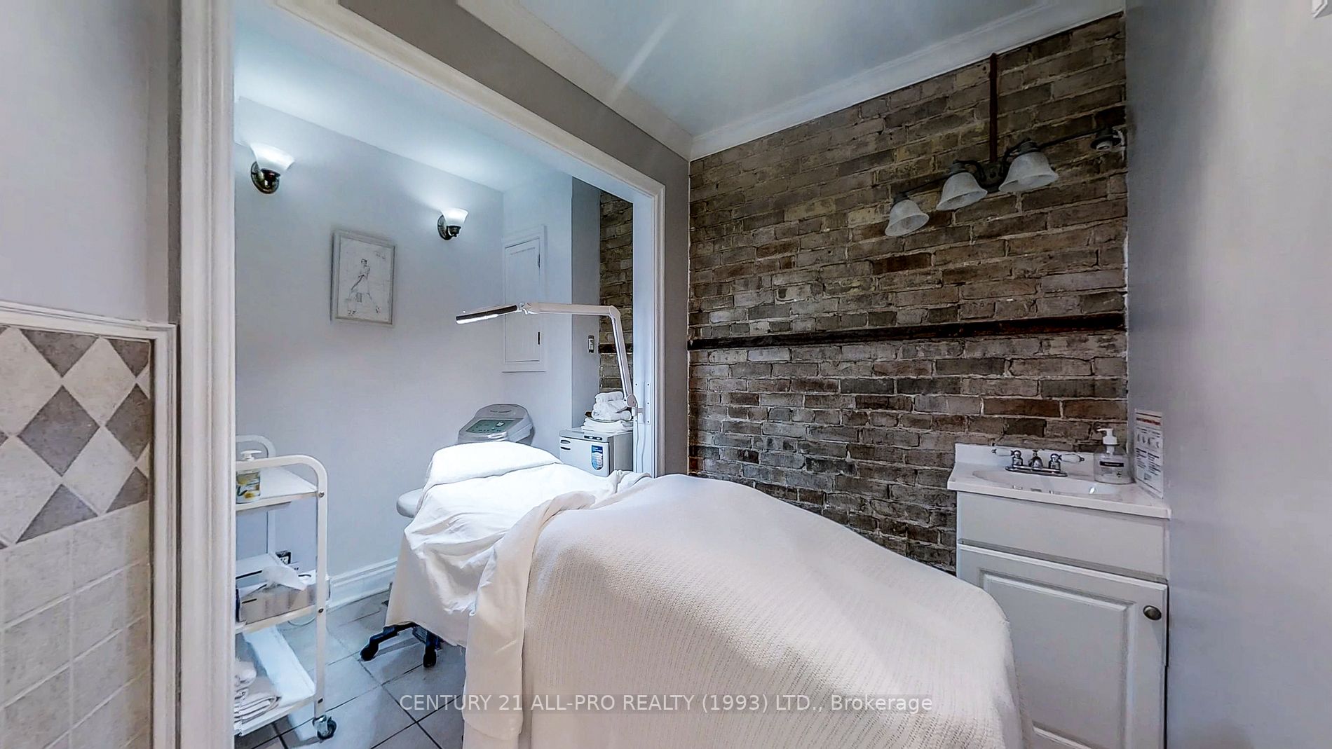 79 King St W, #8 & 8B