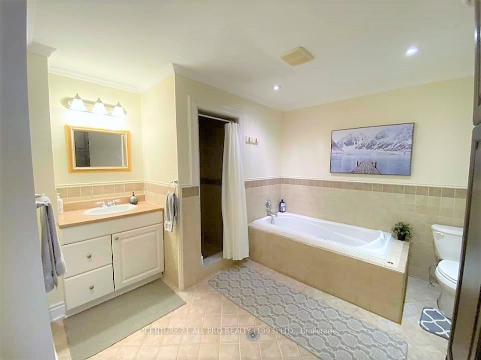 79 King St W, #8 & 8B