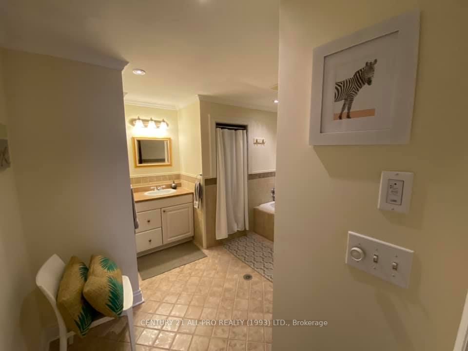79 King St W, #8 & 8B