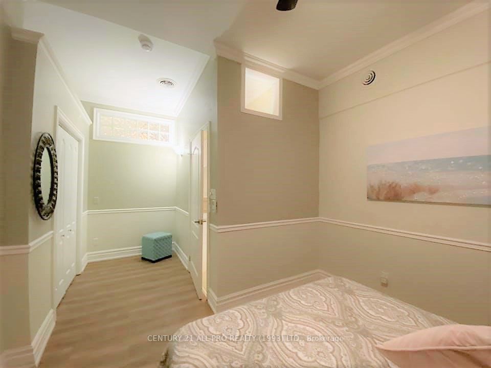 79 King St W, #8 & 8B