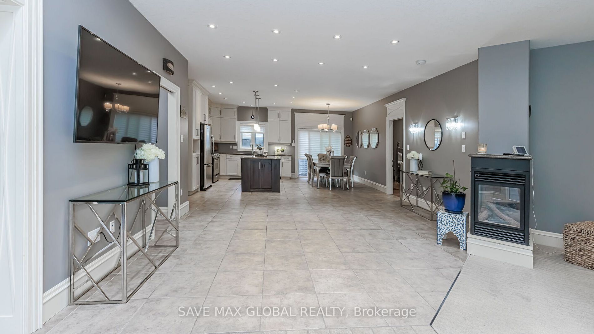588 Simon Street W