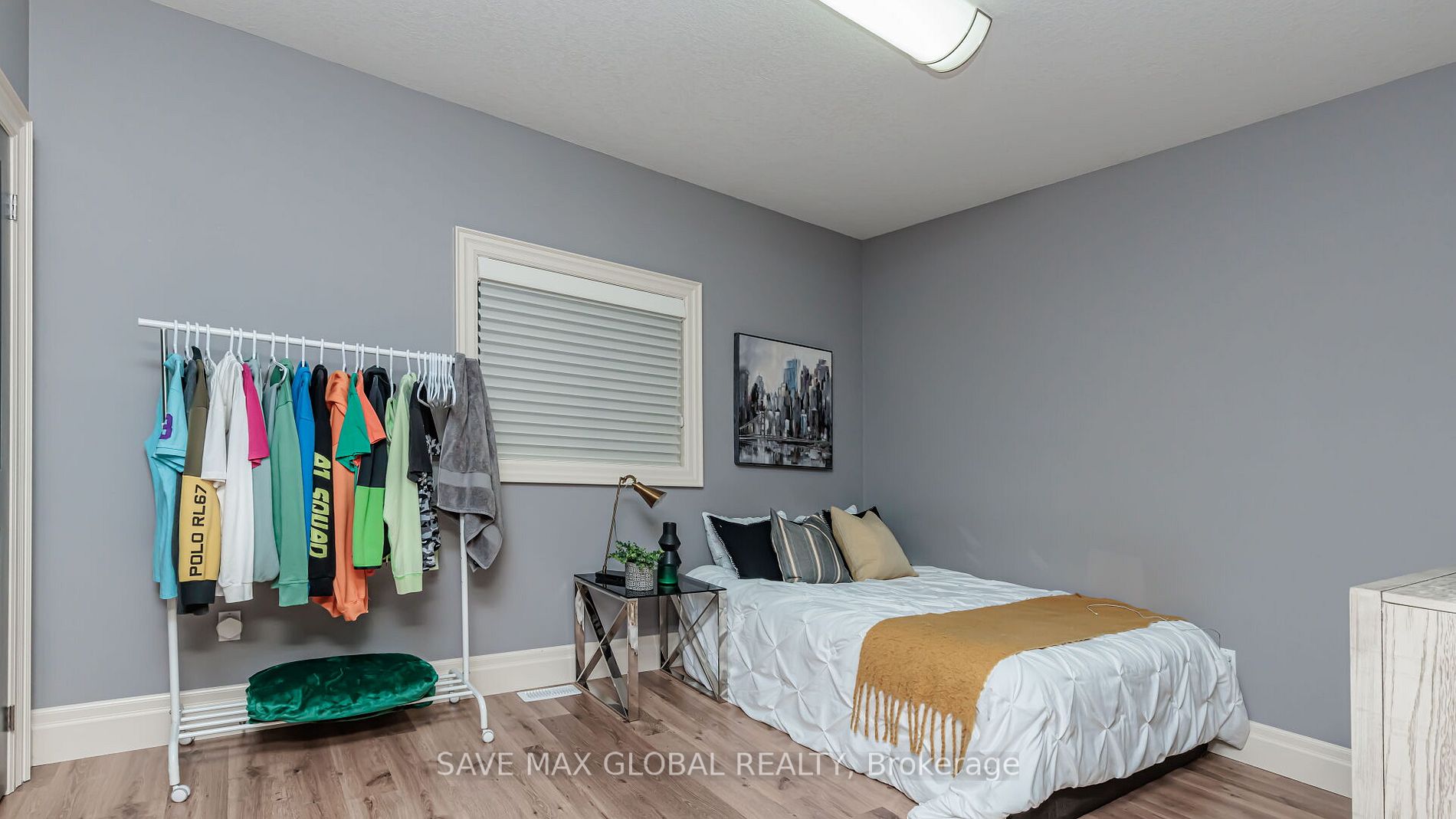 588 Simon Street W