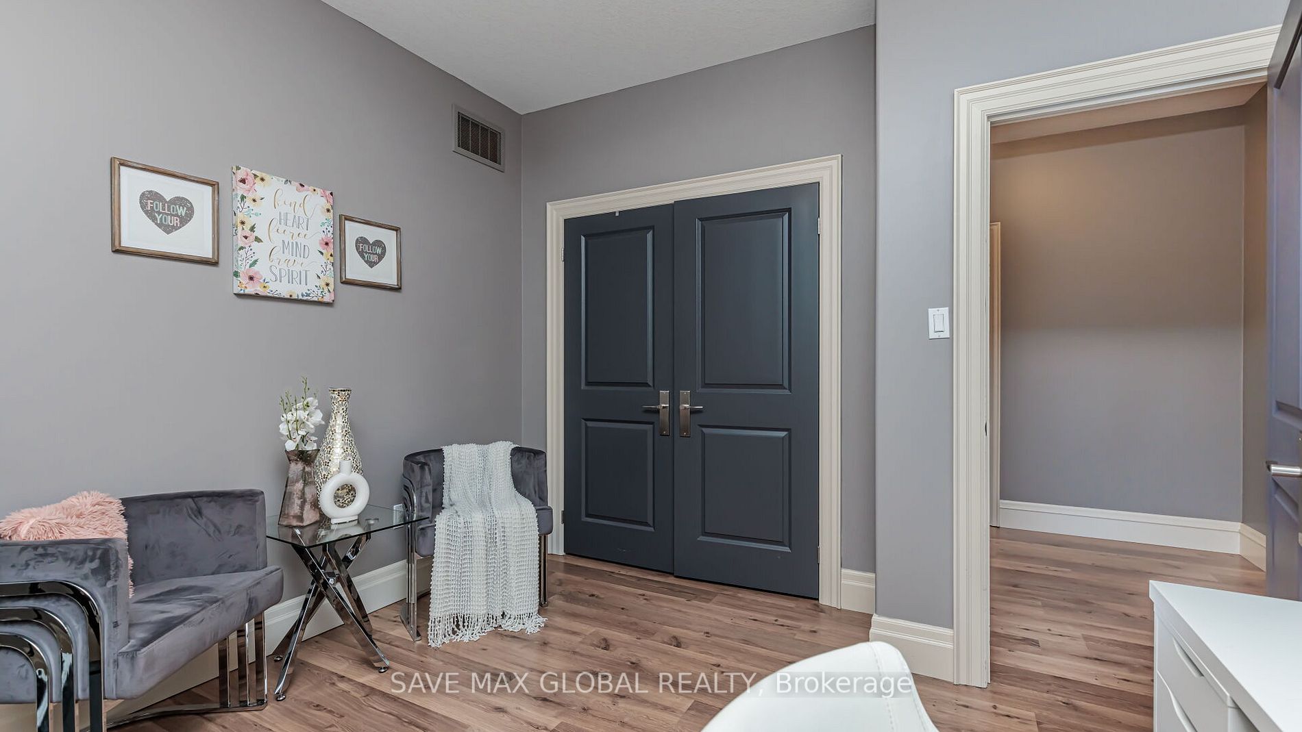588 Simon Street W