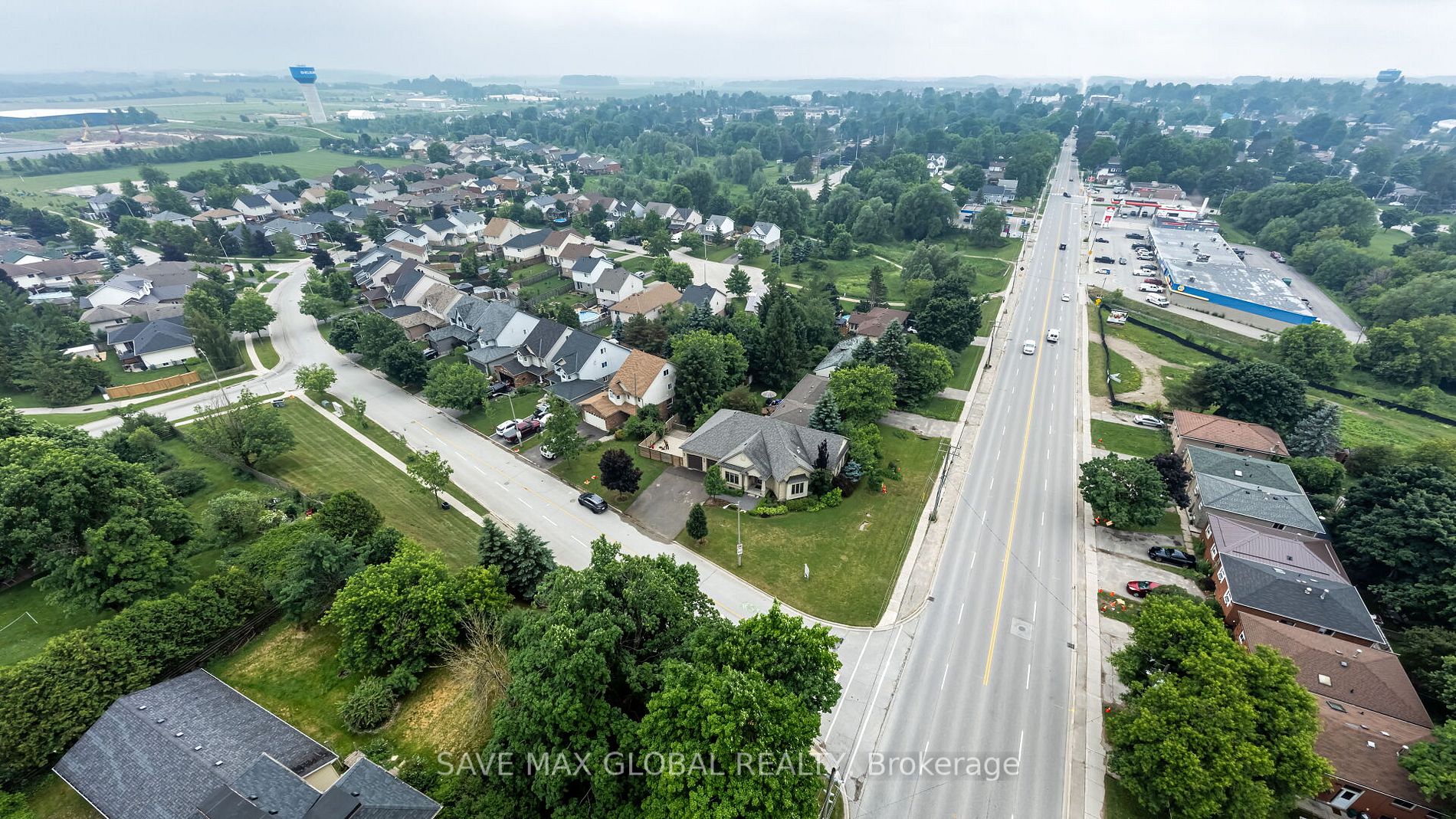 588 Simon Street W