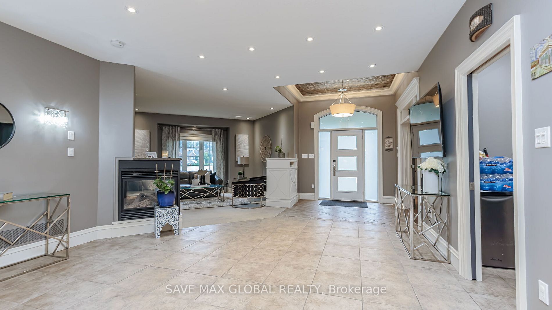 588 Simon Street W