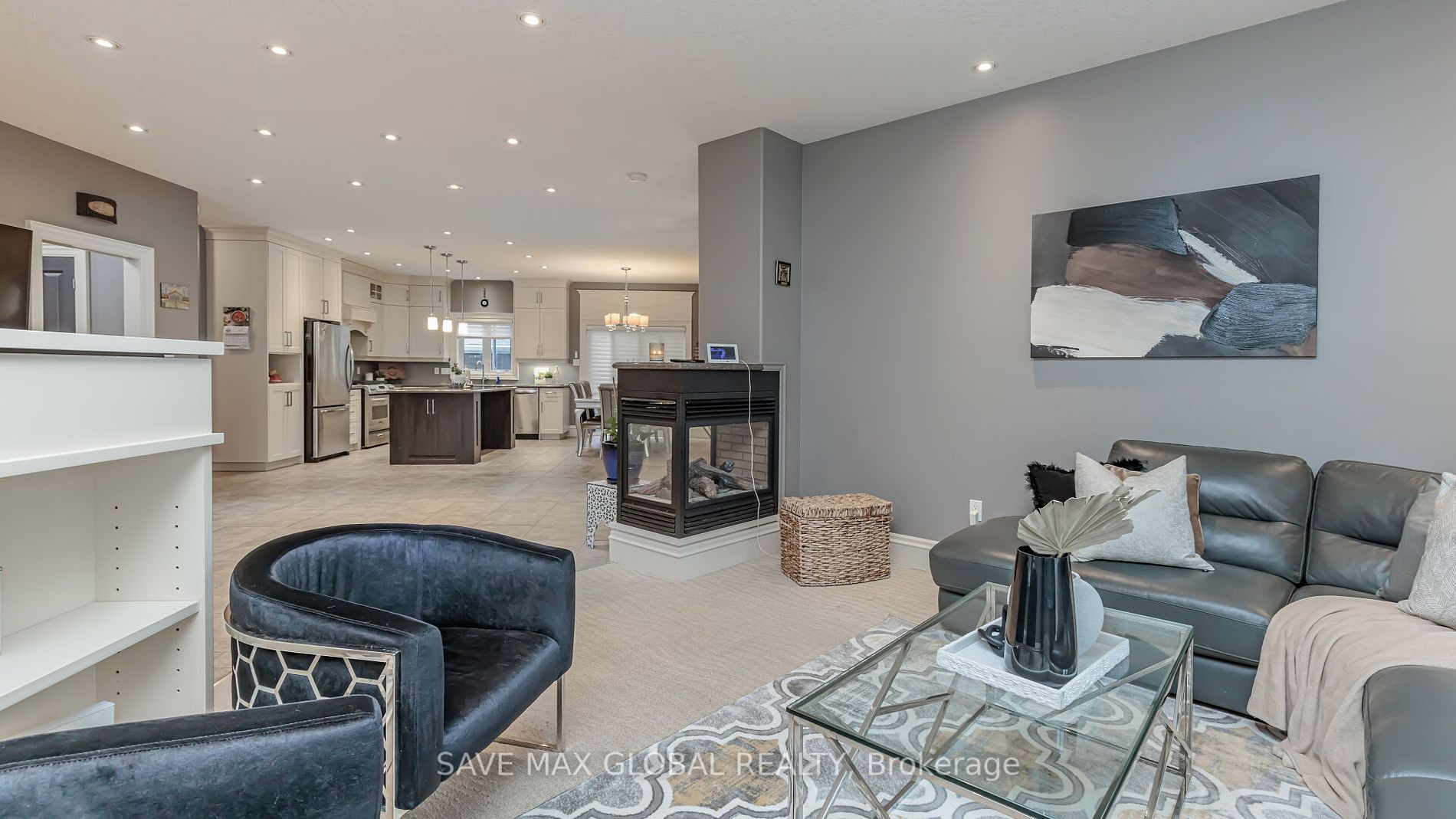 588 Simon Street W