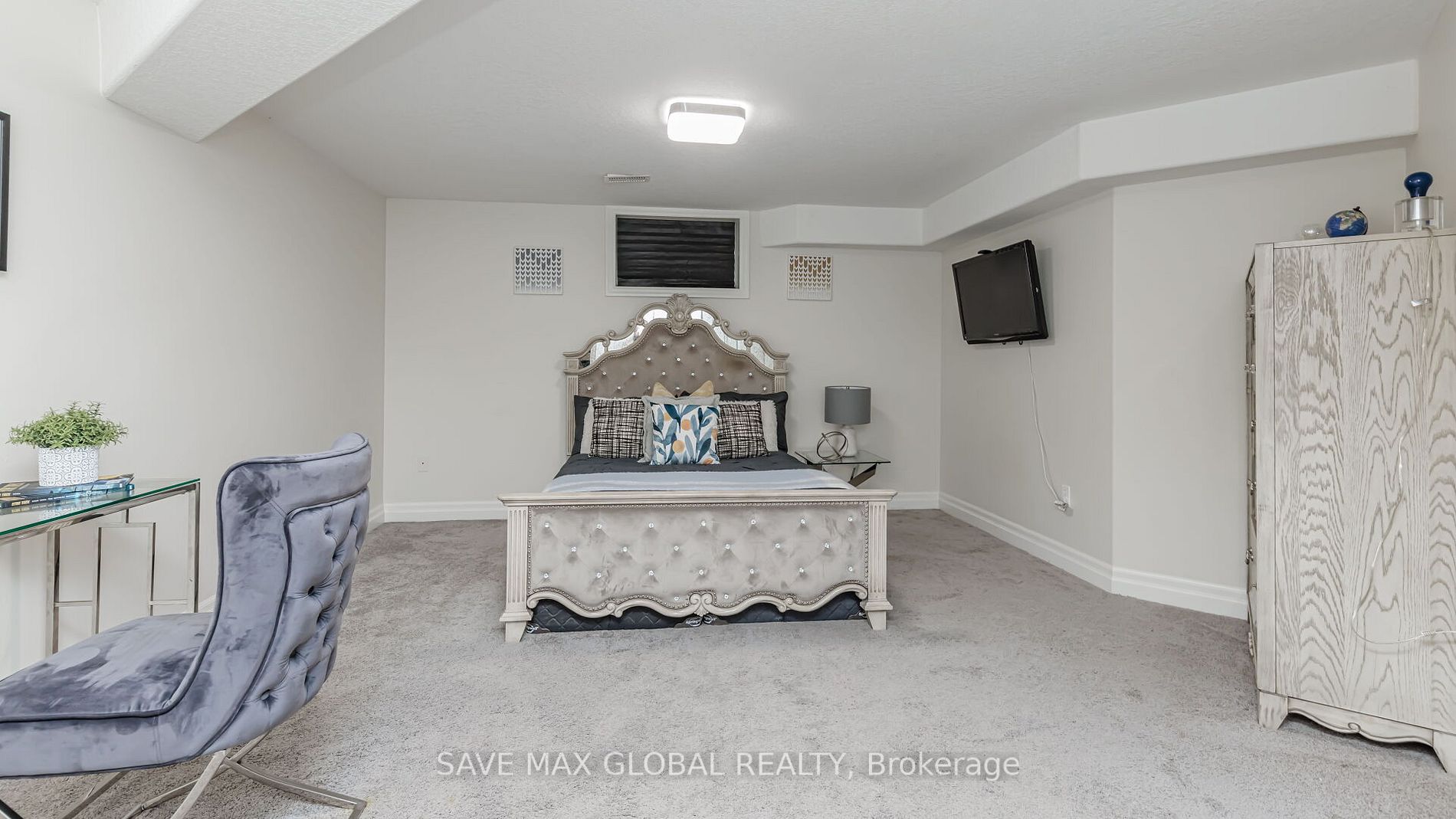 588 Simon Street W