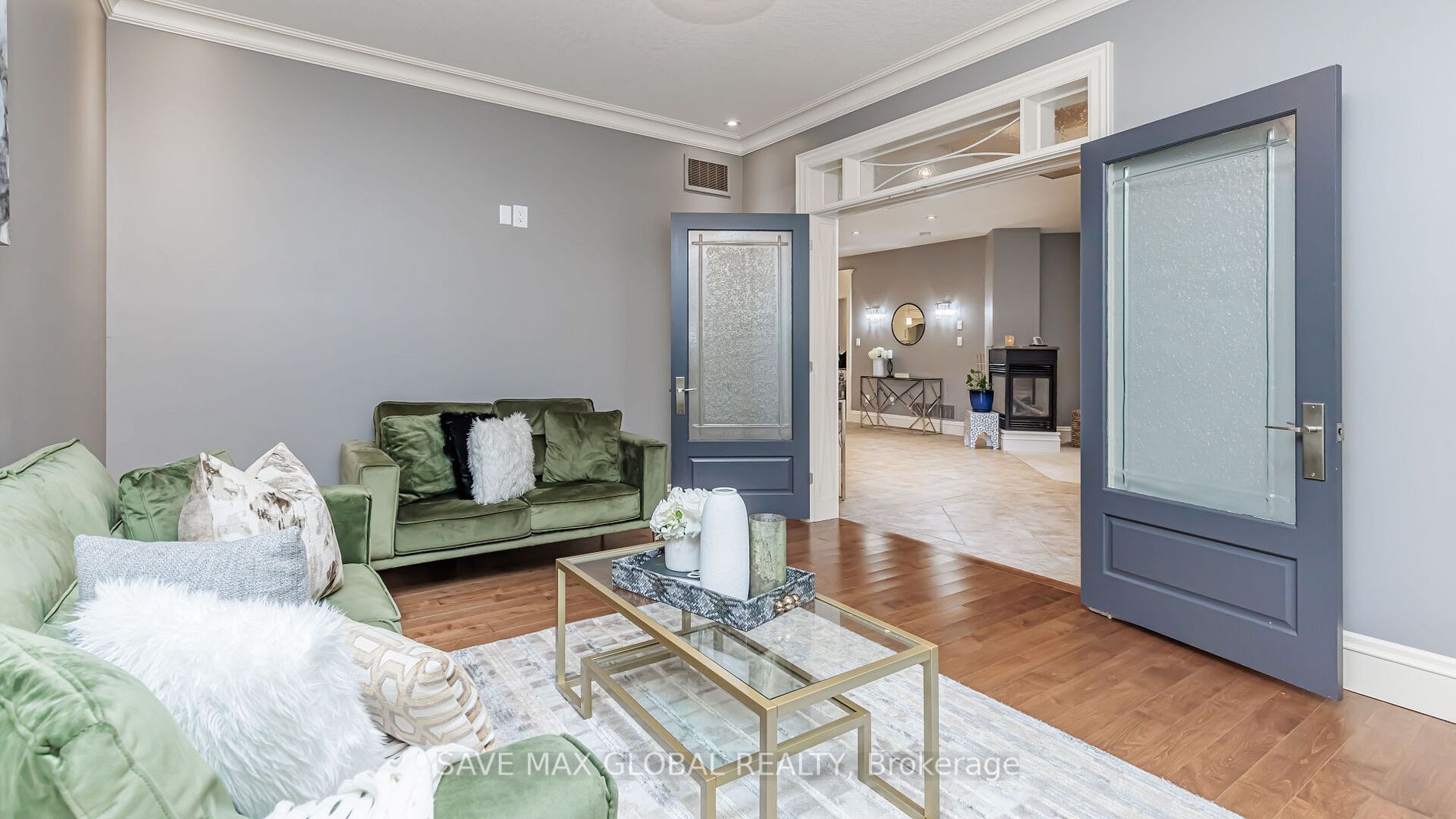 588 Simon Street W