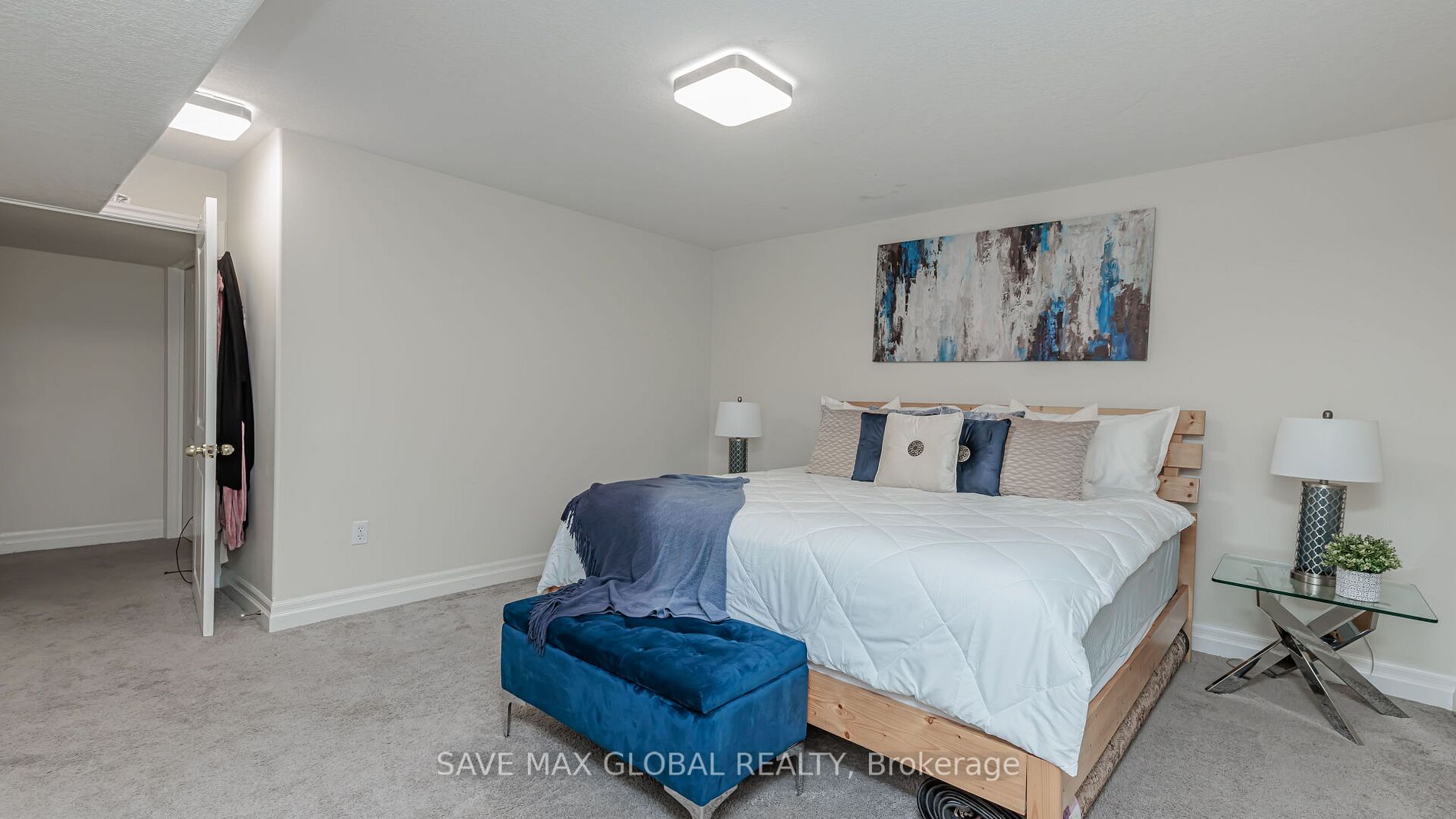 588 Simon Street W