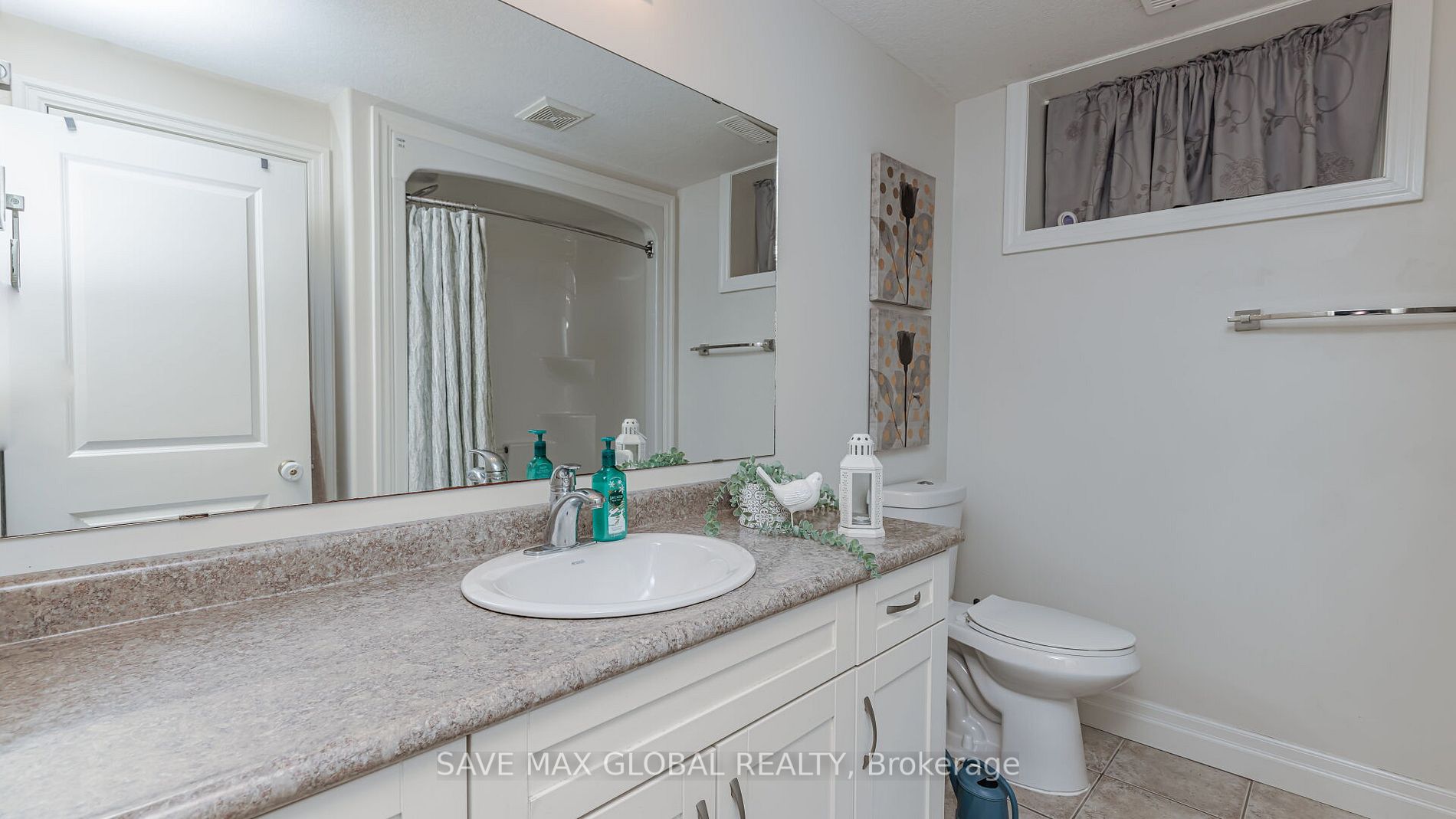 588 Simon Street W