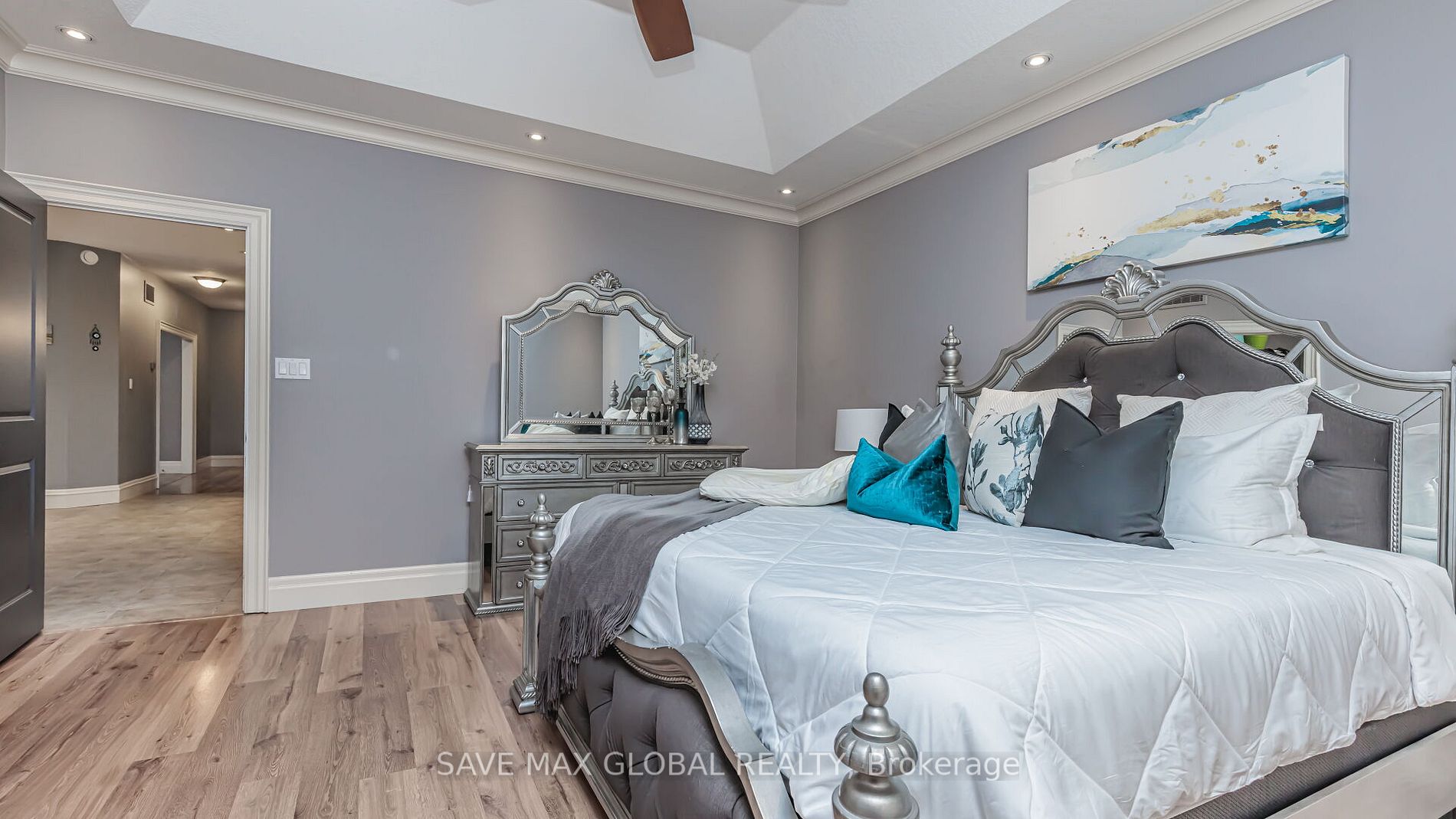 588 Simon Street W
