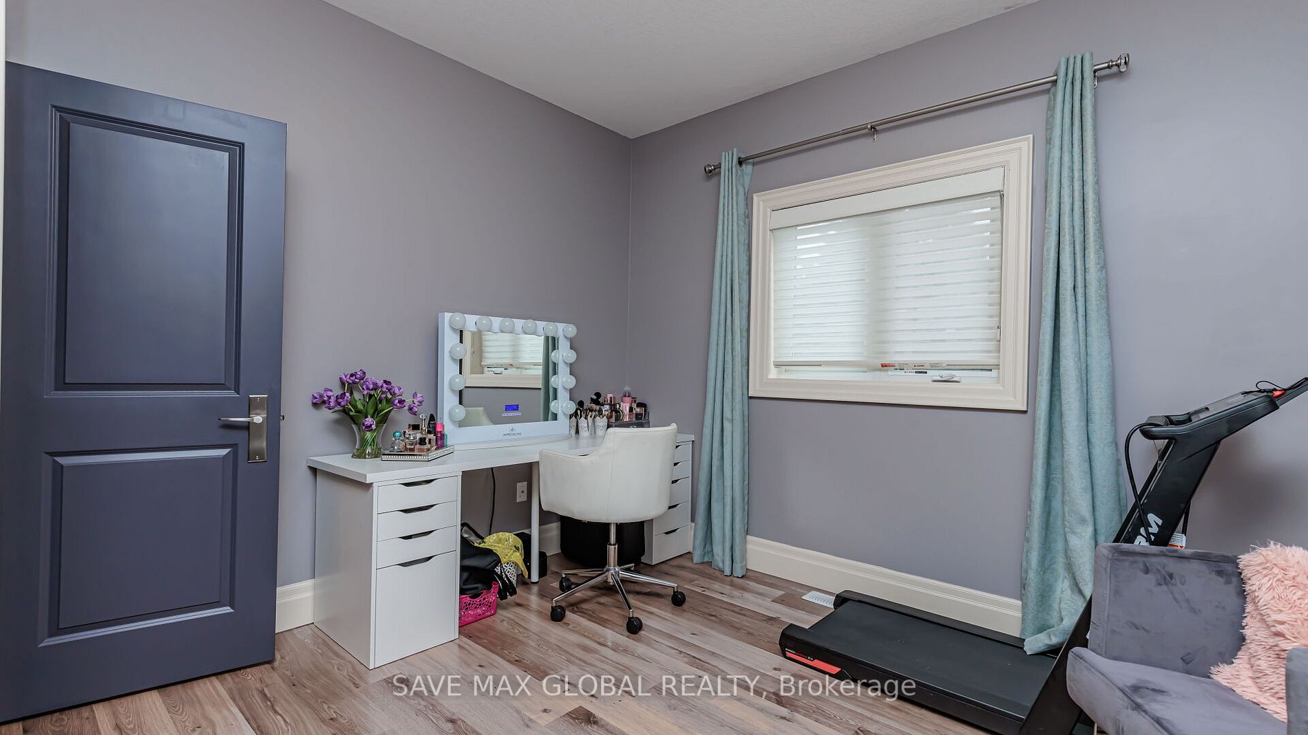 588 Simon Street W