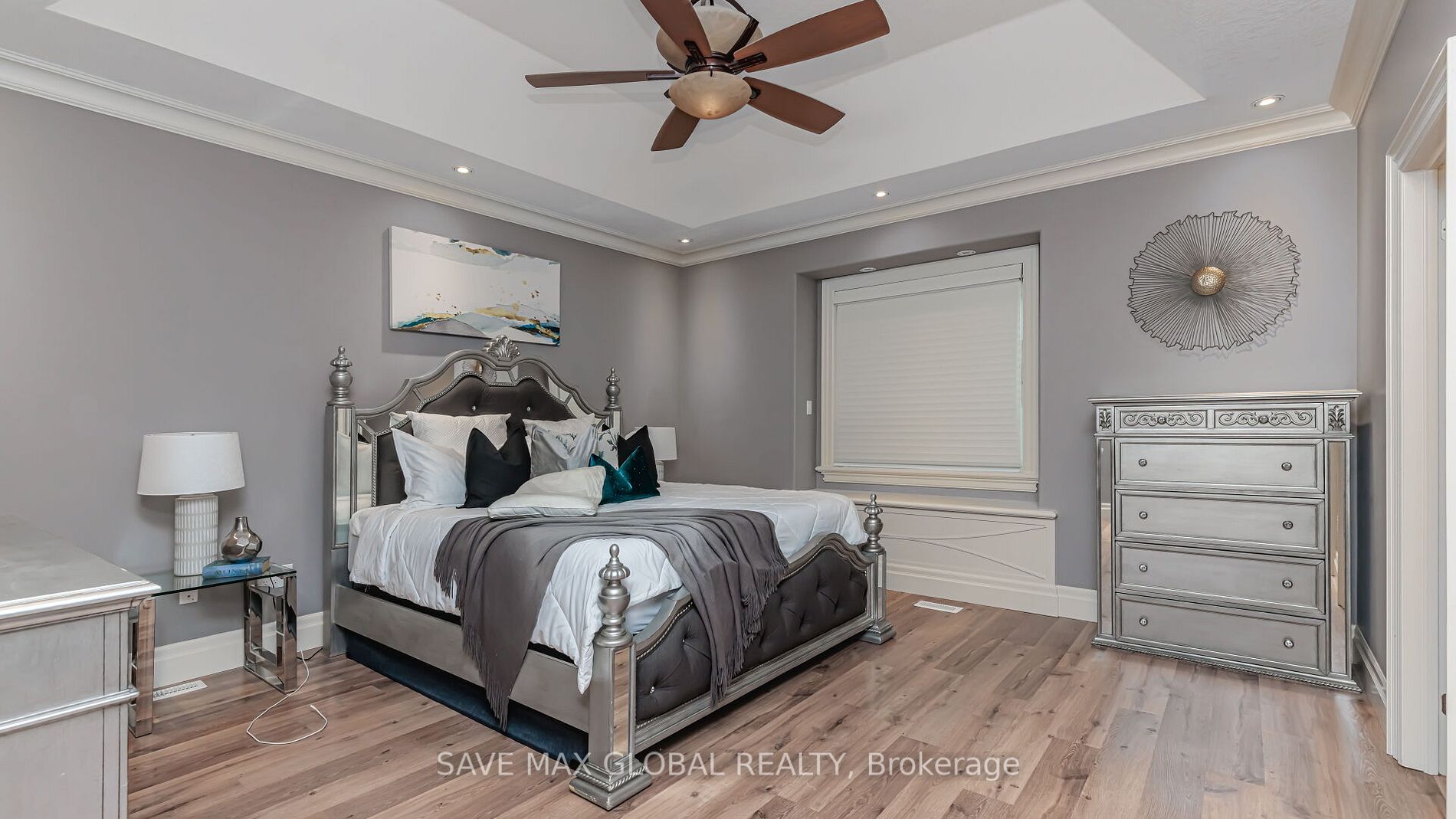 588 Simon Street W