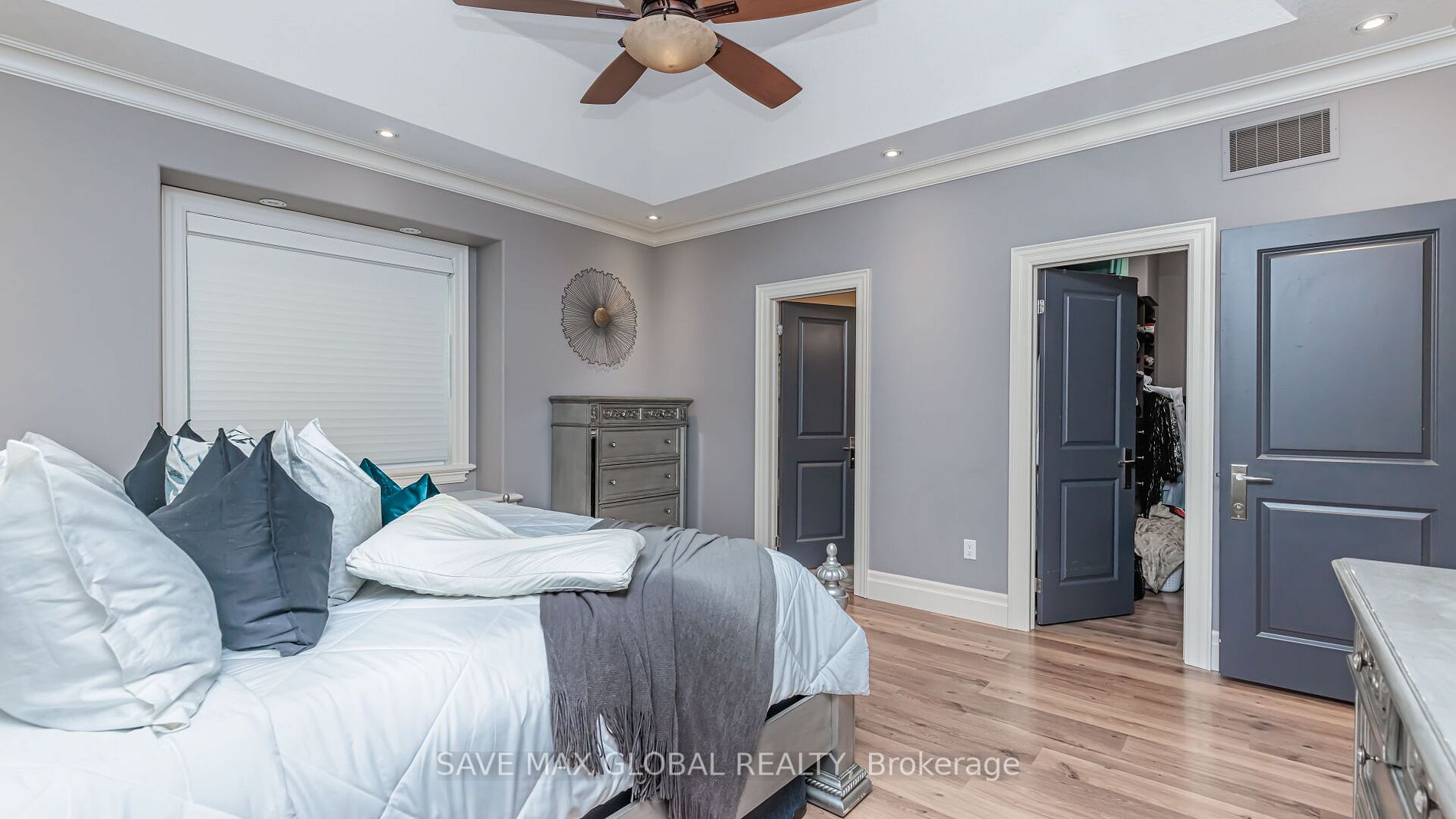 588 Simon Street W