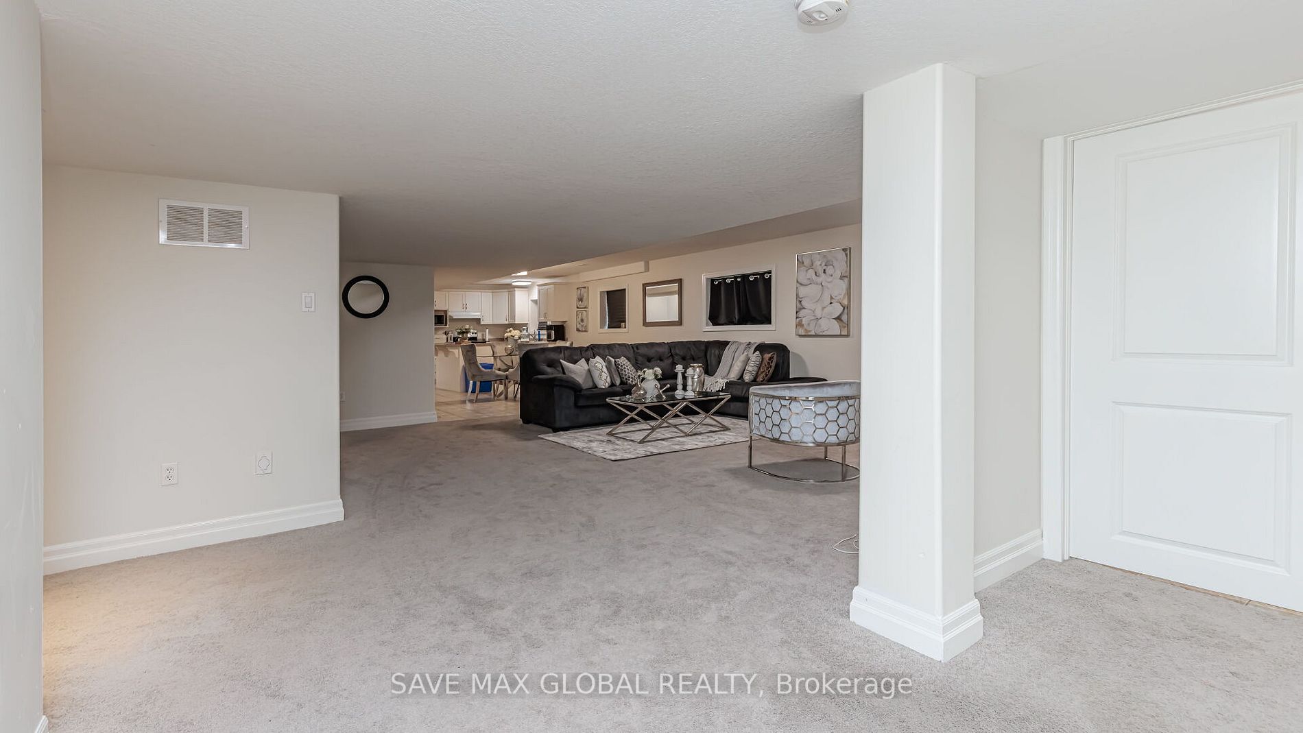 588 Simon Street W