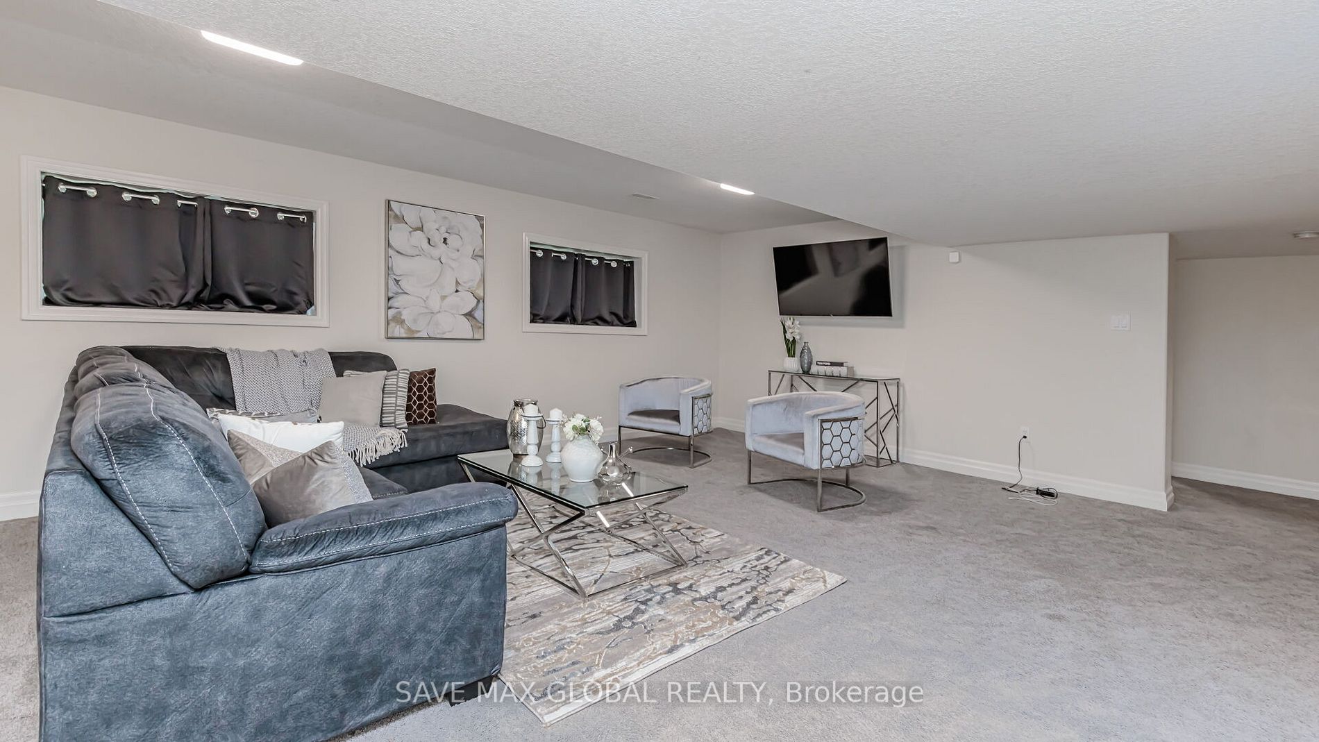 588 Simon Street W