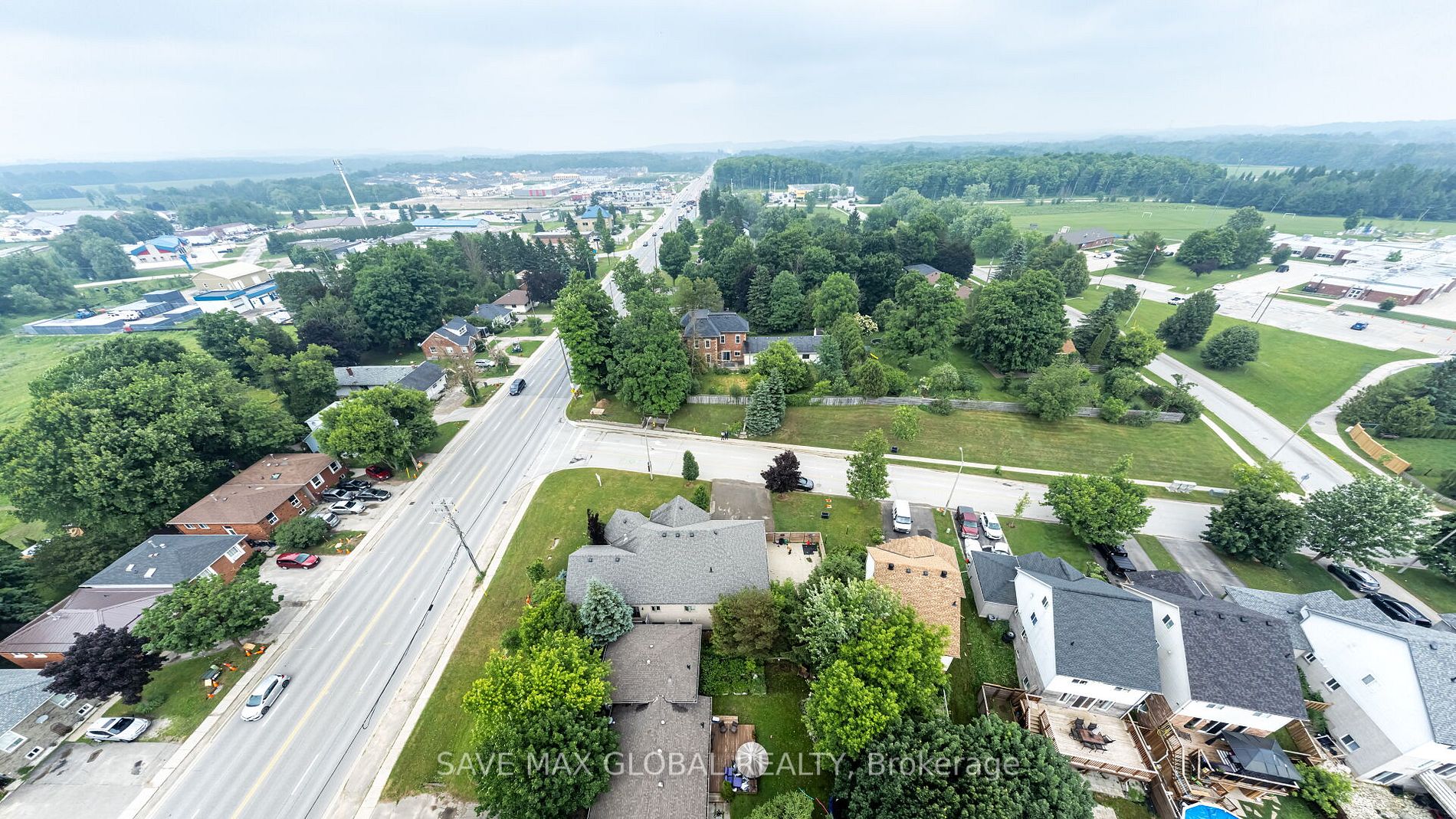 588 Simon Street W