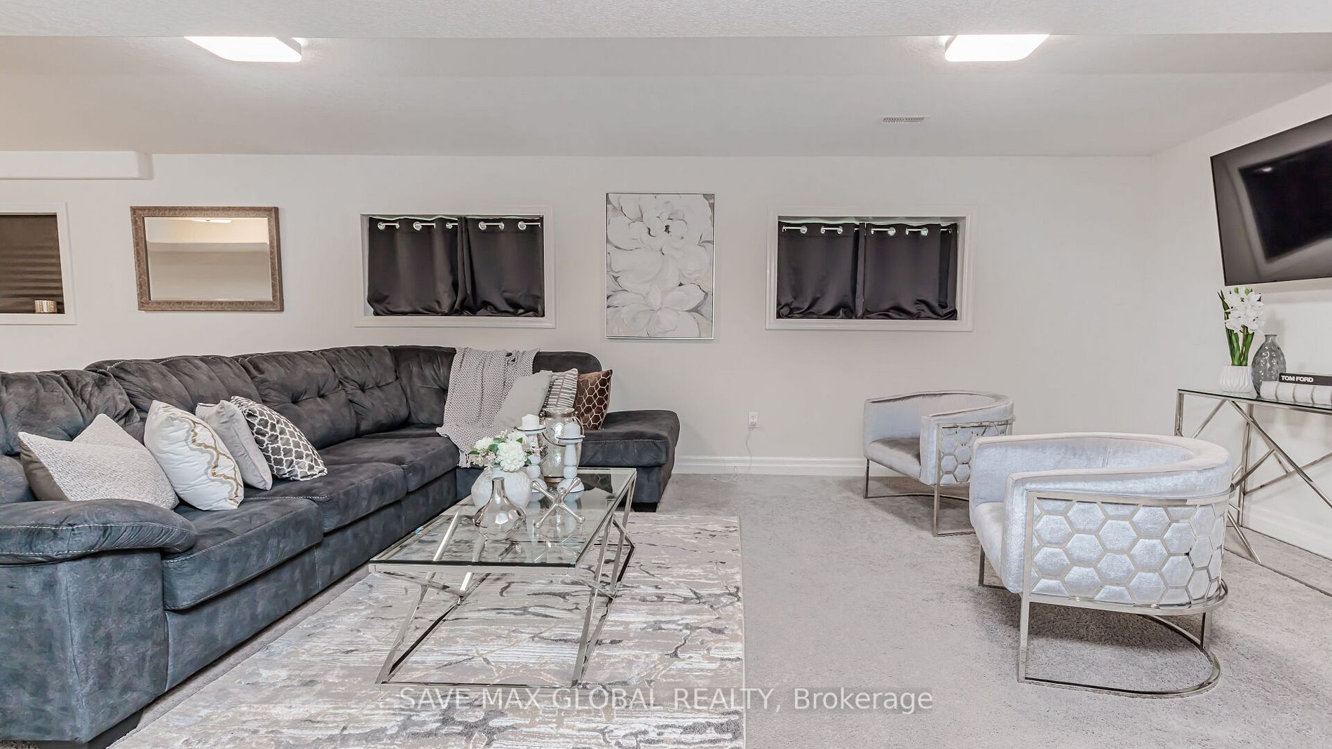 588 Simon Street W