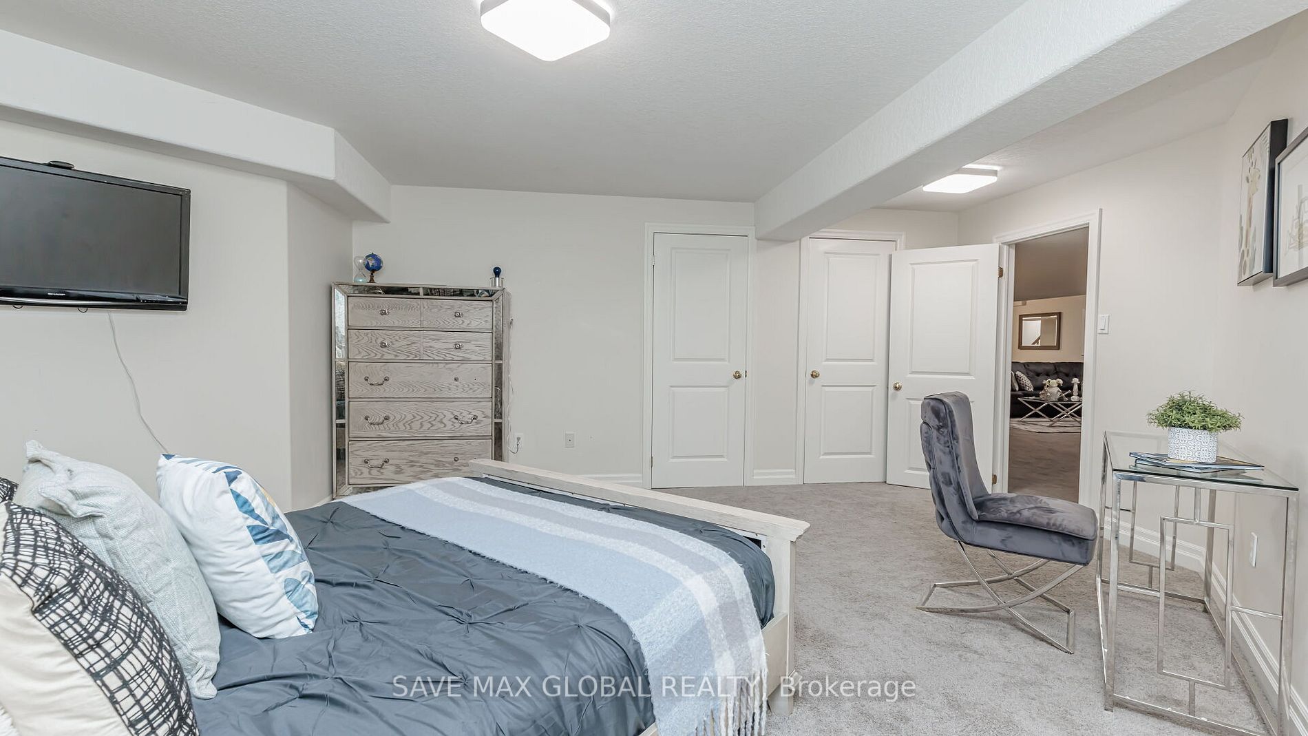 588 Simon Street W