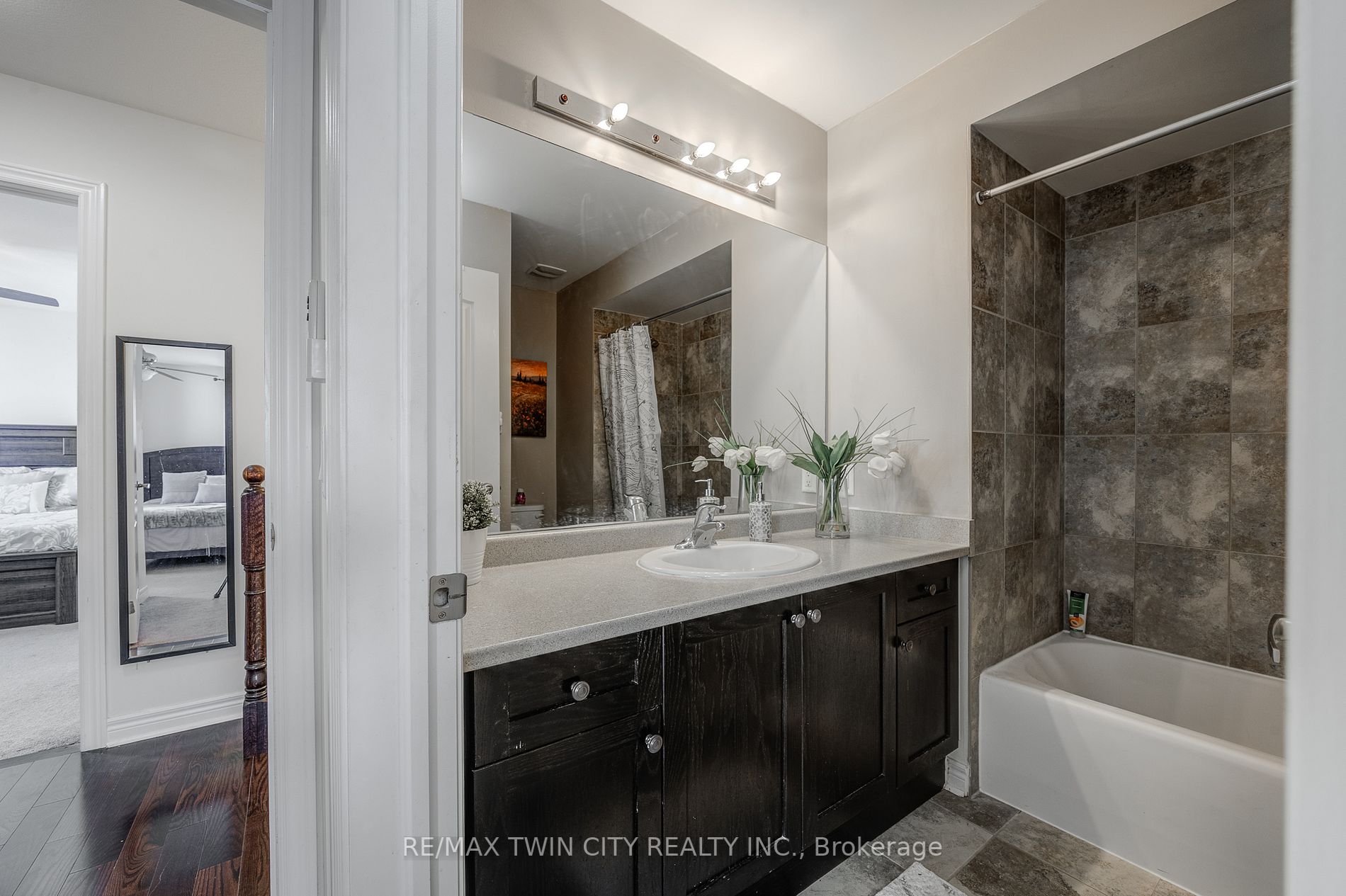 212 Dorchester Crt