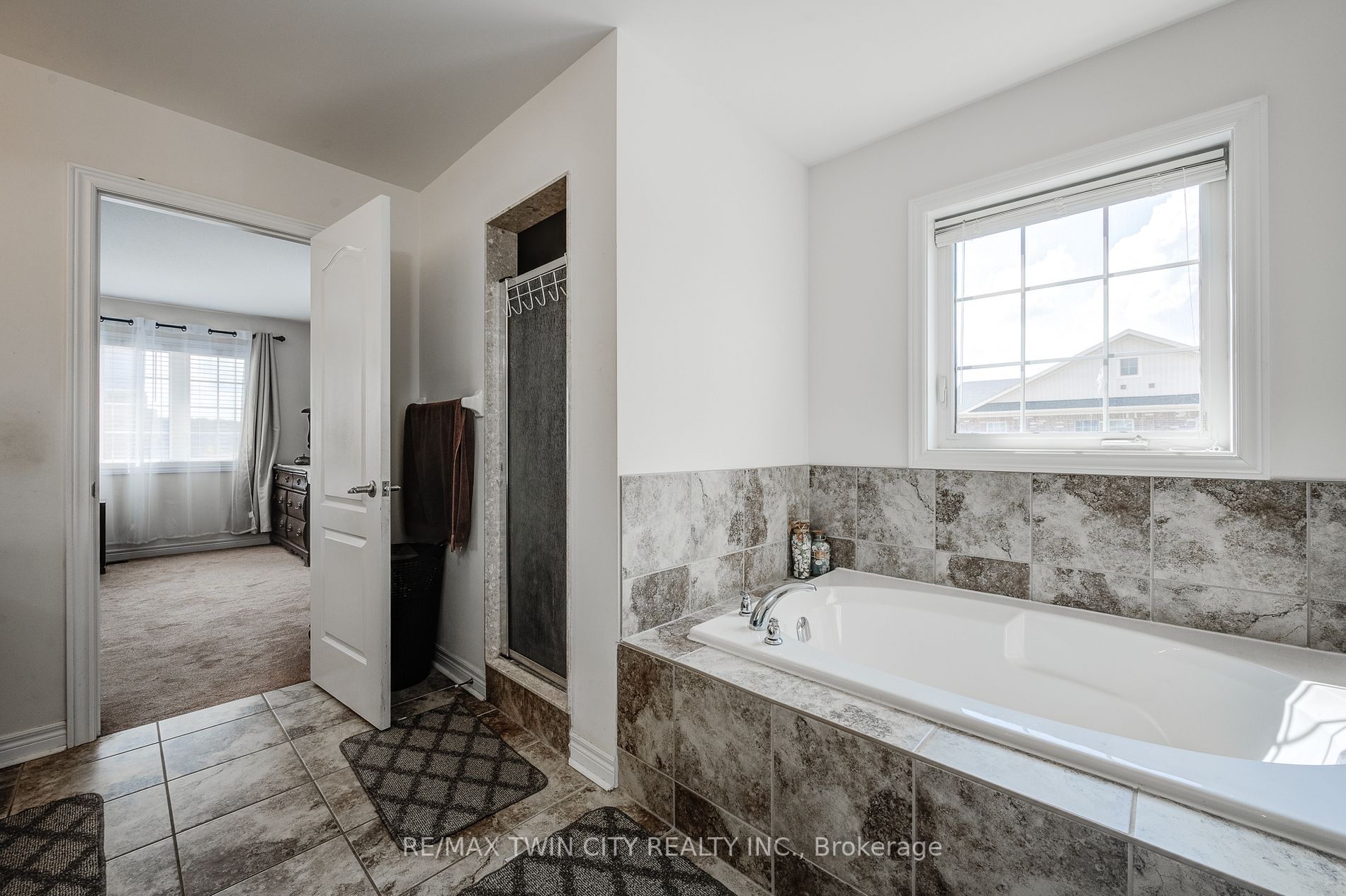 212 Dorchester Crt