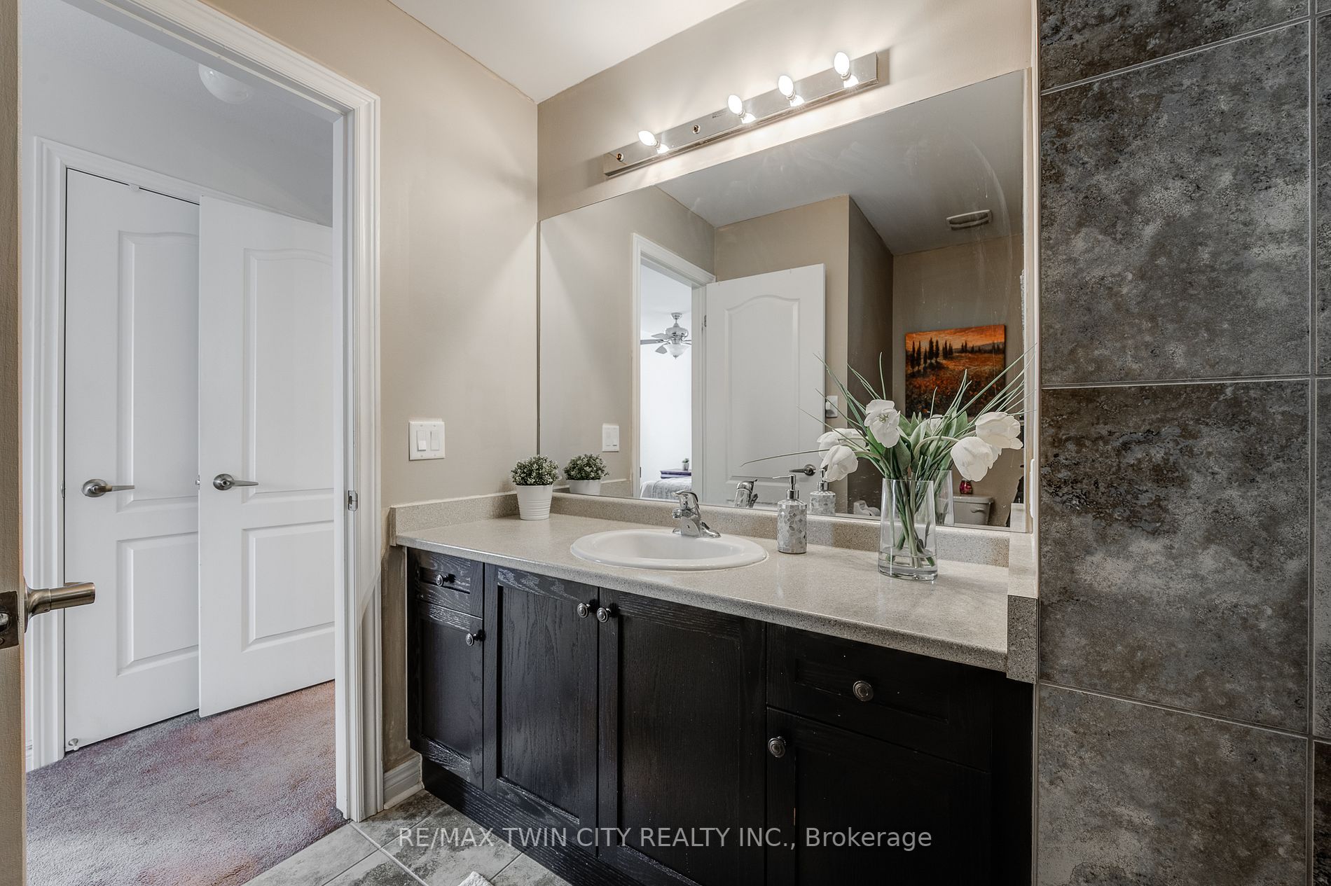 212 Dorchester Crt