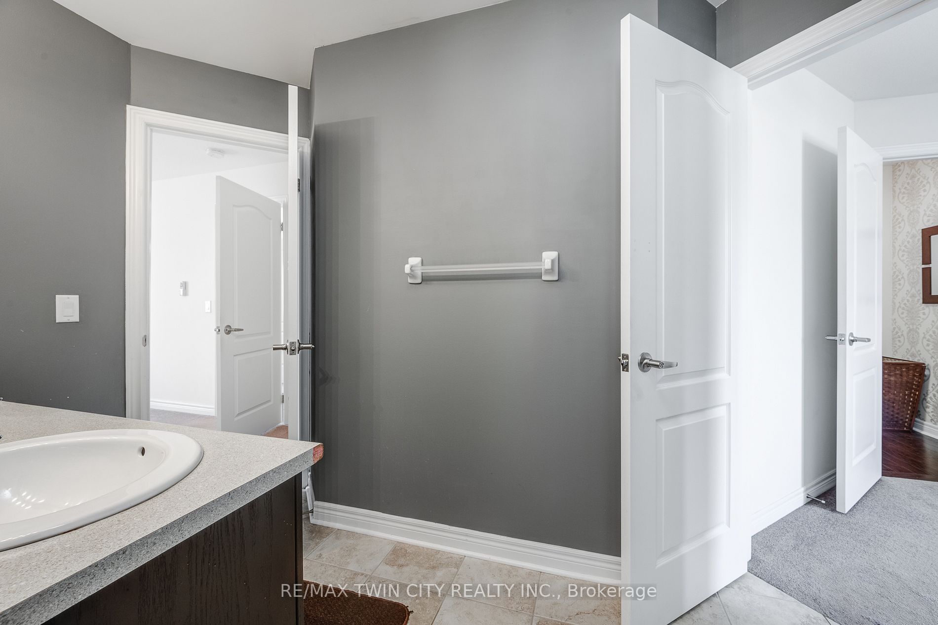 212 Dorchester Crt
