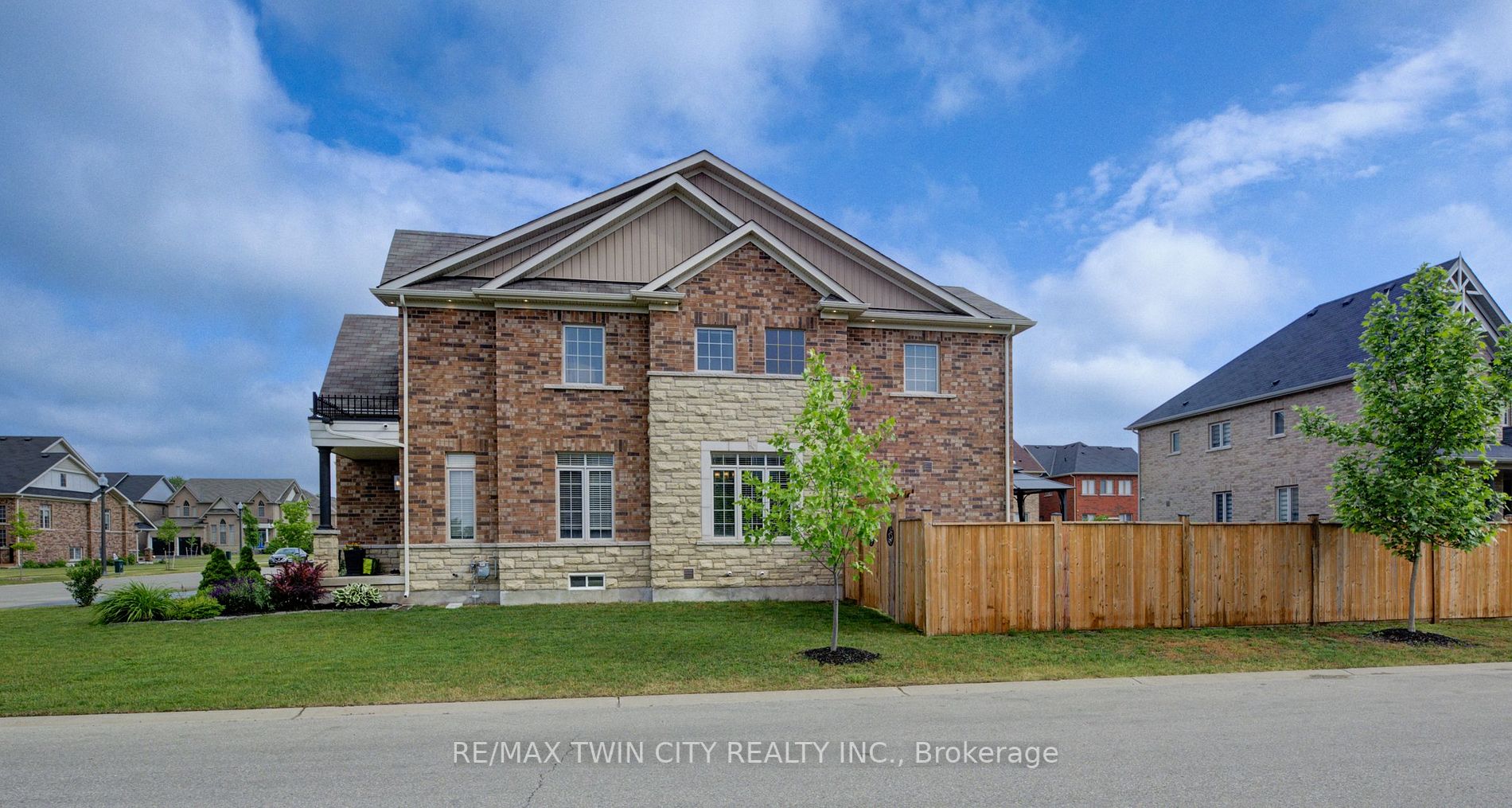 212 Dorchester Crt