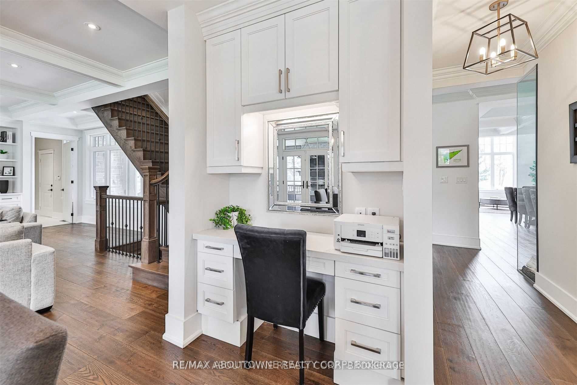 51 Central Dr