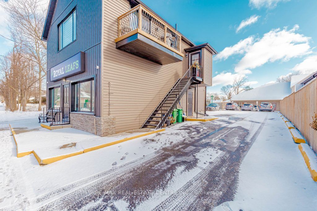 40 Main St N