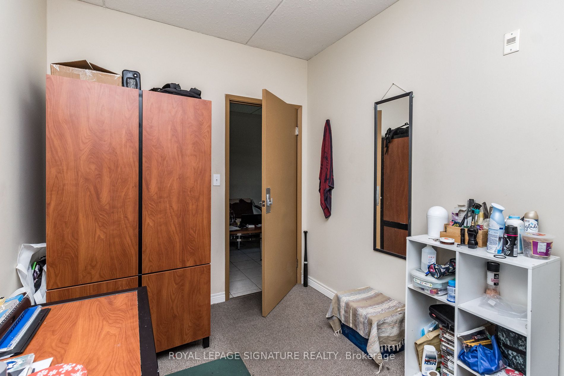 253 Lester Street, #101