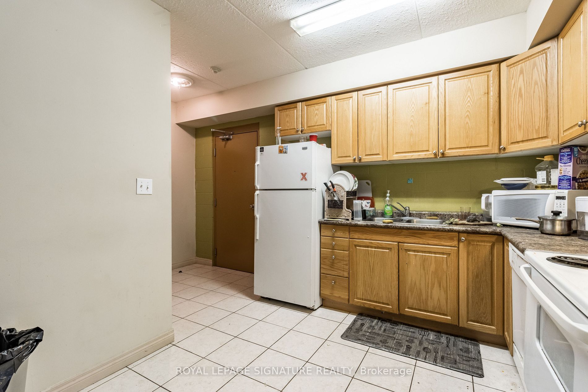253 Lester Street, #101