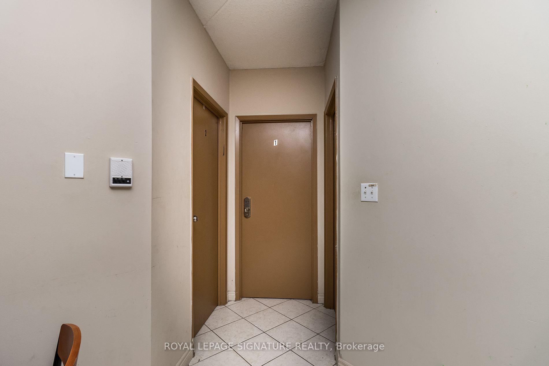 253 Lester Street, #101